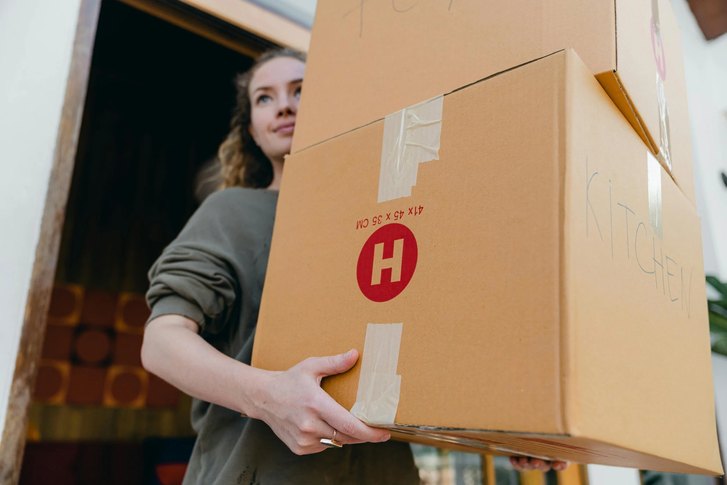 woman presenting with hyper independence carrying boxes on her own and not asking for helping