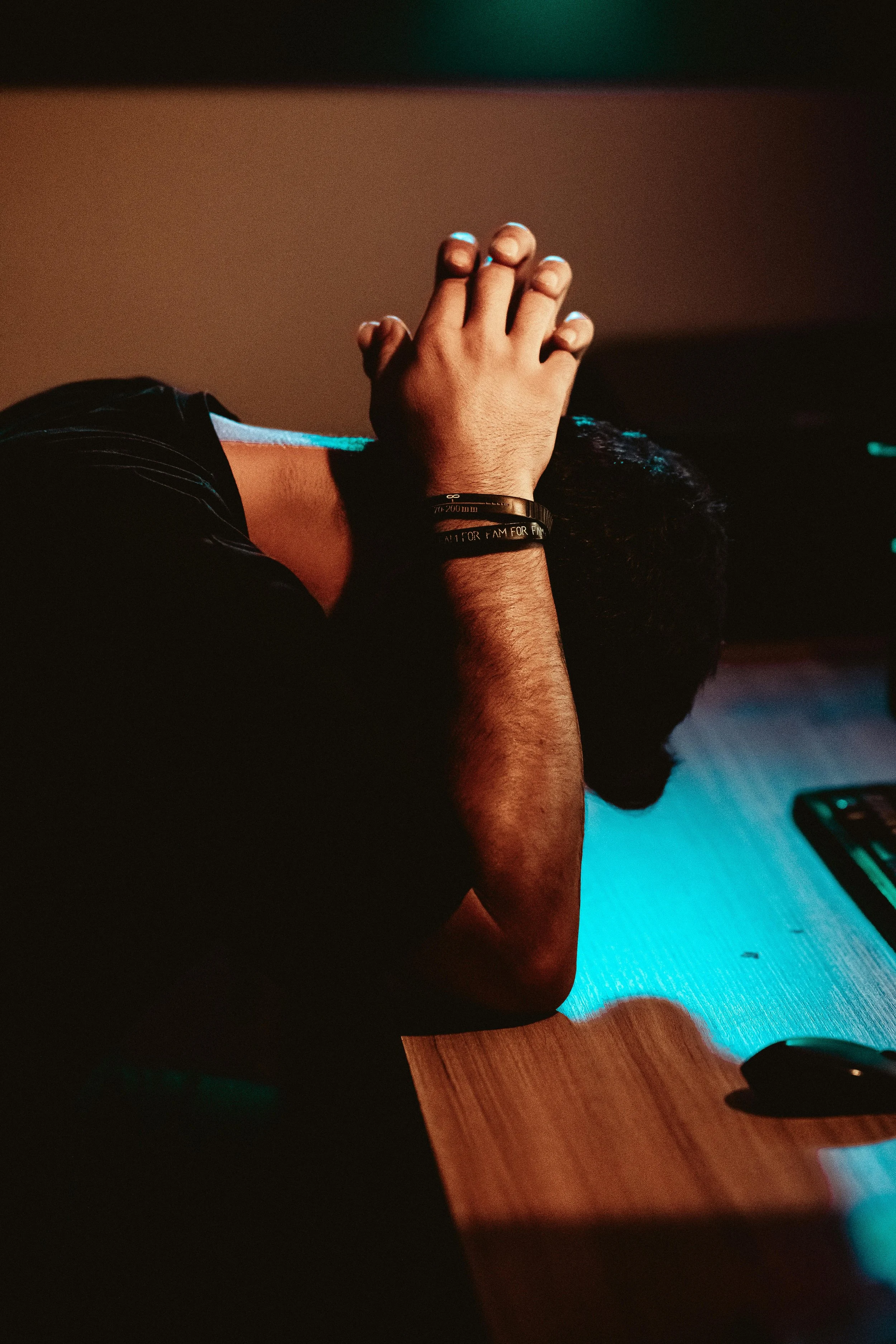 Editorial-style image representing emotional regulation, performance pressure, and sustainable functioning under stress.