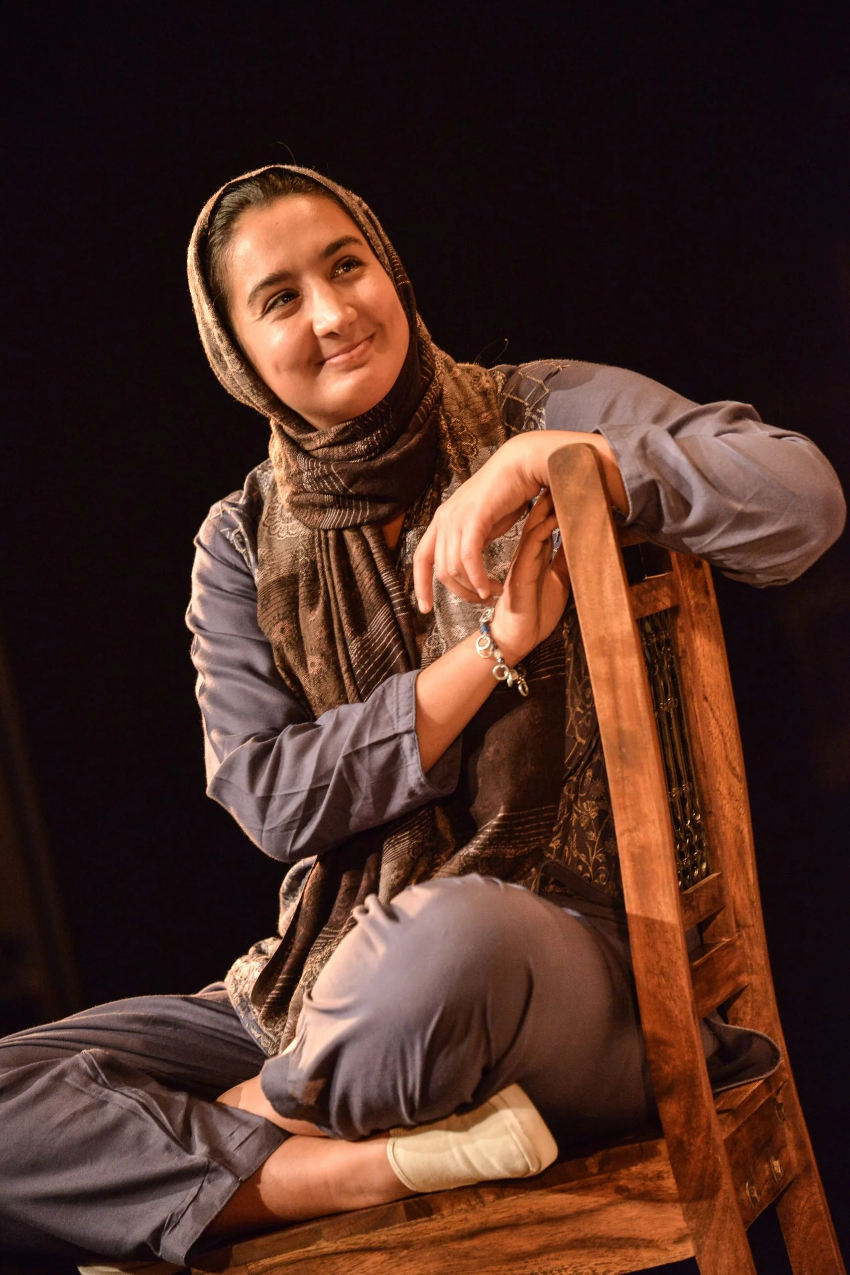 Mona-Khalili-in-Homing-Birds-from-Kali-Theatre_Photo-Robert-Day-2-scaled.jpg