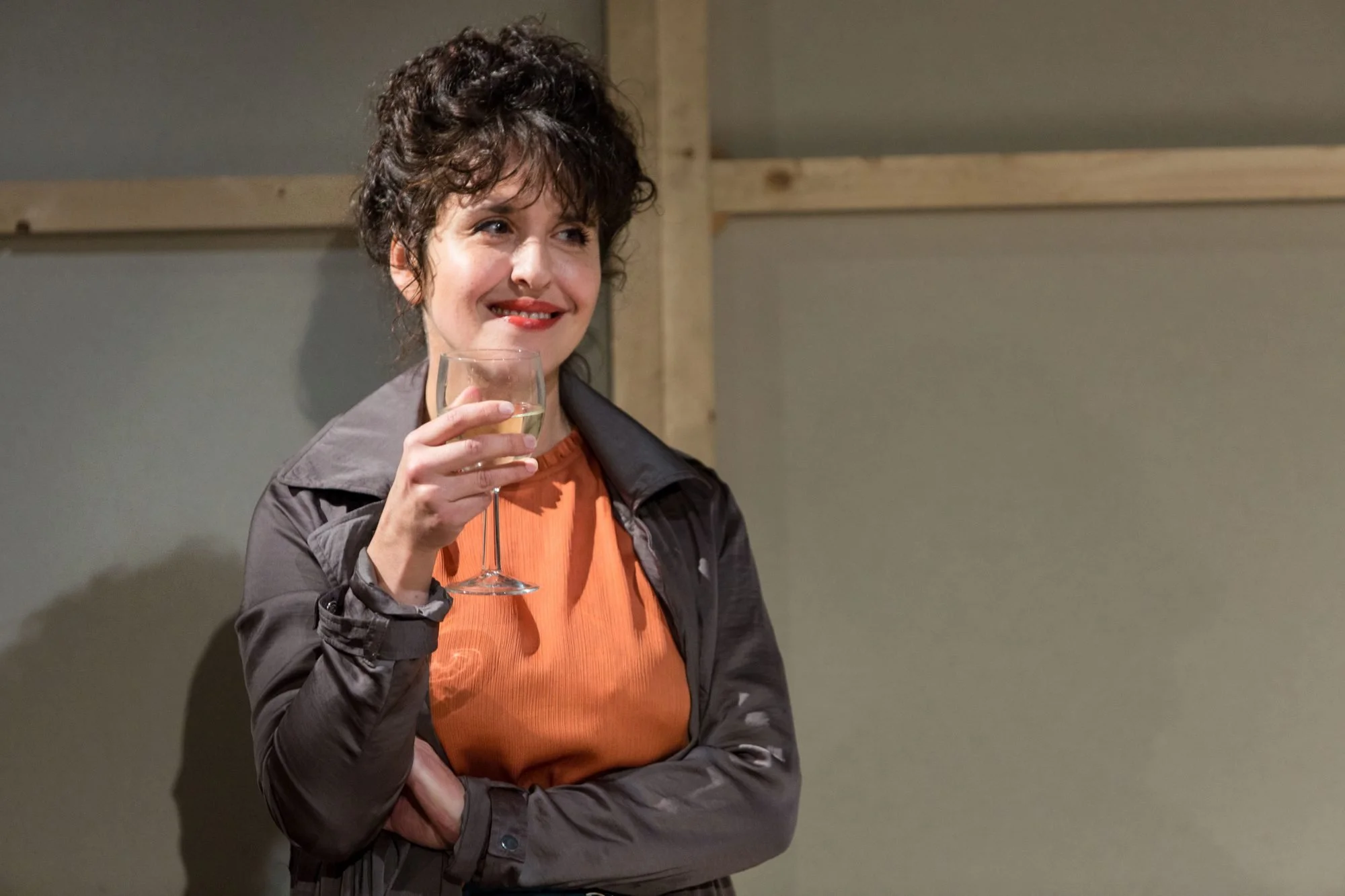 BITCHED-Kali-Theatre-Viss-Elliot-Safavi-as-Suzanne-Photo-Credit-Helen-Murray--2000x1333.jpg