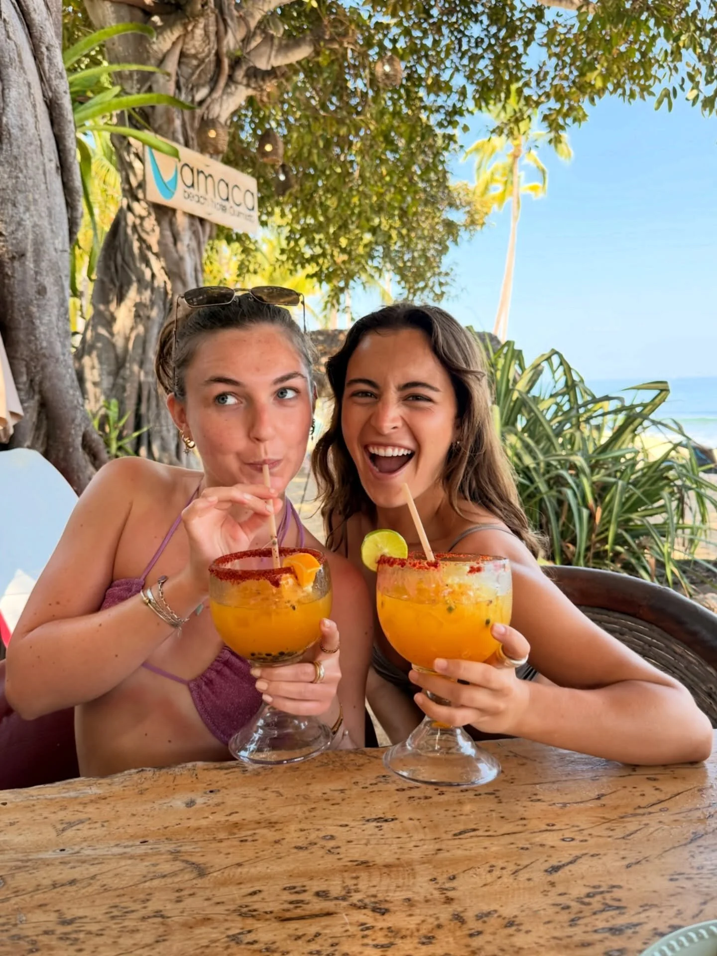 A round of passion fruit margs porfis 🙂&zwj;↕️