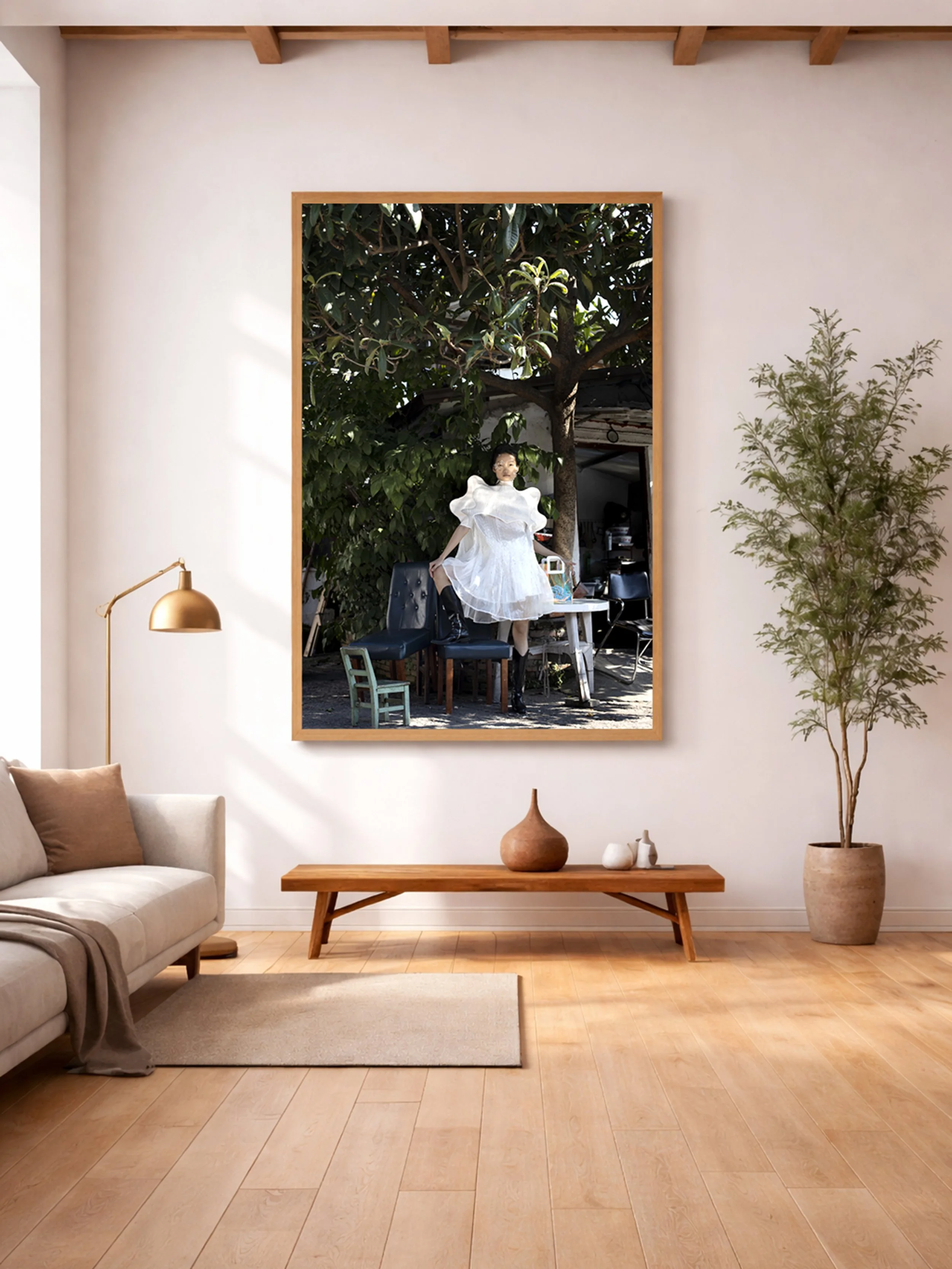 Portrait contemporain dans un salon lumineux.jpg