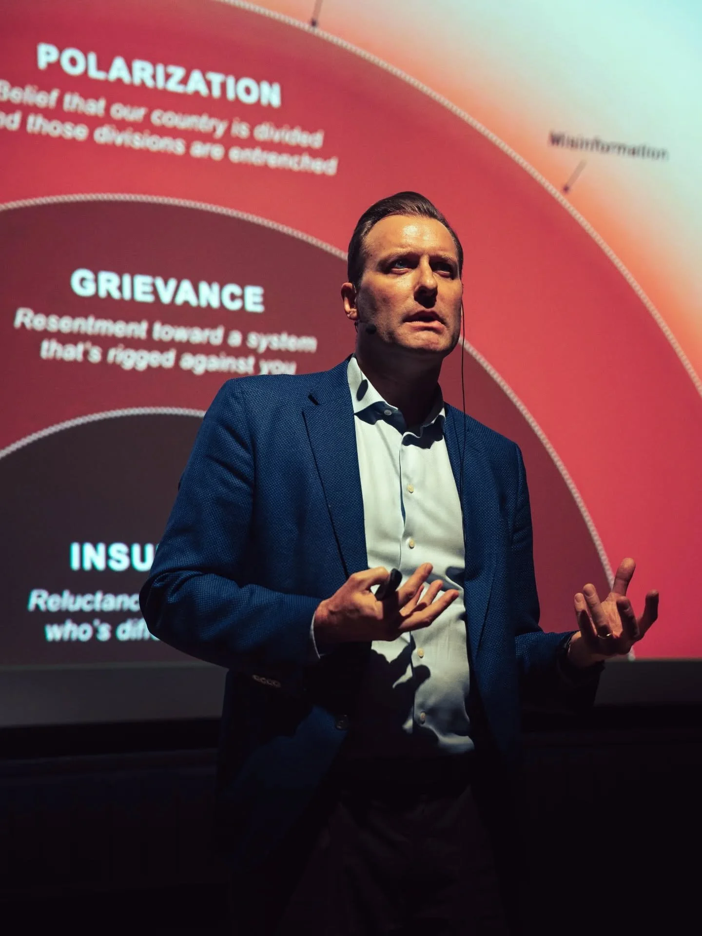 Flott foredrag av @severin_roald i g&aring;r p&aring; kulturhuset - Kunsten &aring; skape tillit.

Event av Sykkylven Rotary Klubb.

Skal du ha eit event? Ta kontakt s&aring; dekker eg det med b&aring;de foto og film 📽🎬