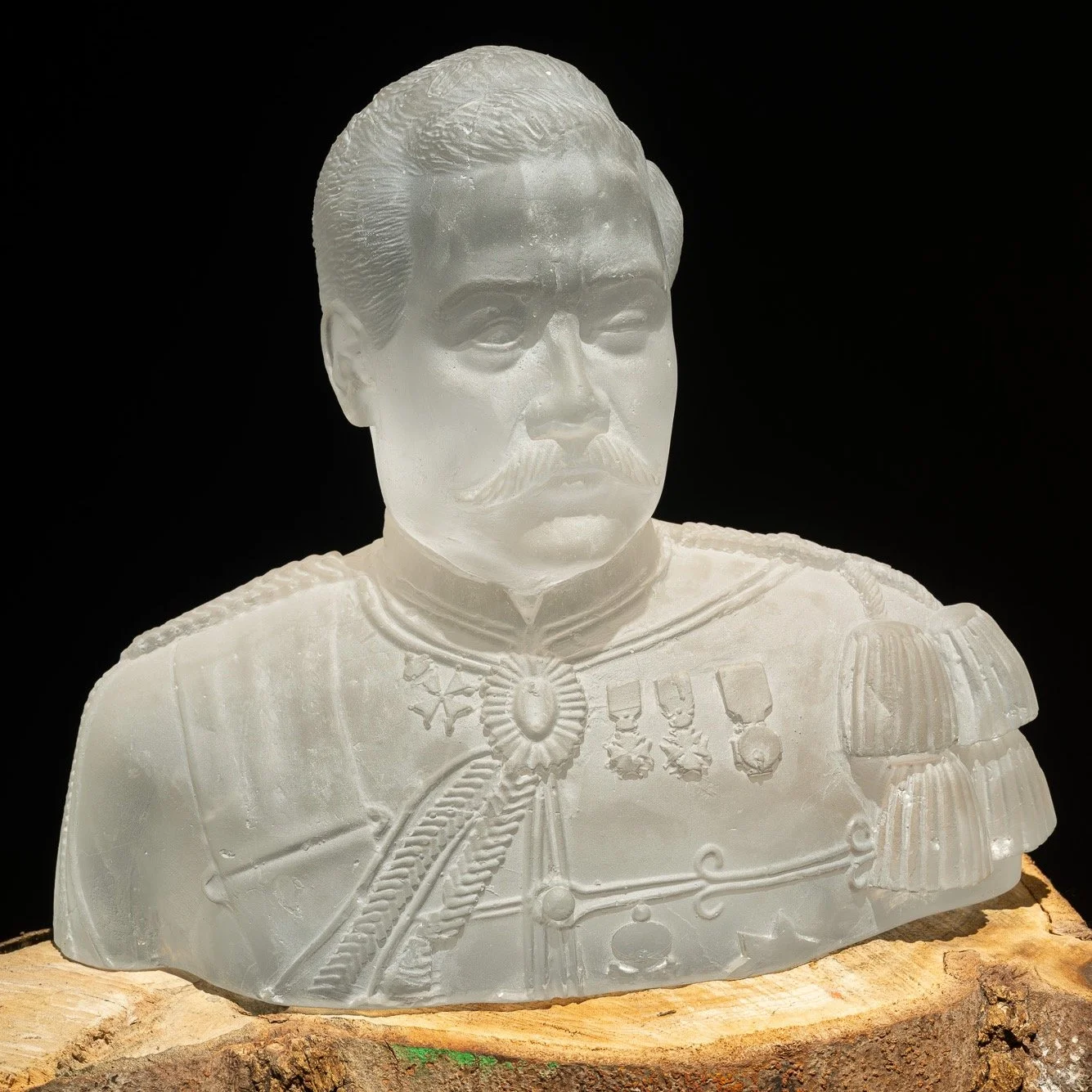 Patricia Kaersenhout What a Piece of Work is Man, 2021

Multi-channel video installation, sound, glass, wooden trunks
Unique
Installation image at Het Hem, Zaanstad (NL)
Photo: Cassander Eeftinck Schattenkerk