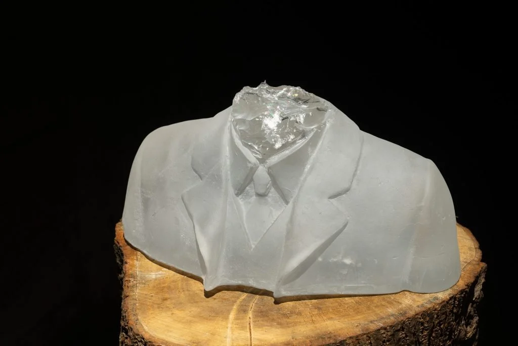 Patricia Kaersenhout What a Piece of Work is Man, 2021

Multi-channel video installation, sound, glass, wooden trunks
Unique
Installation image at Het Hem, Zaanstad (NL)
Photo: Cassander Eeftinck Schattenkerk