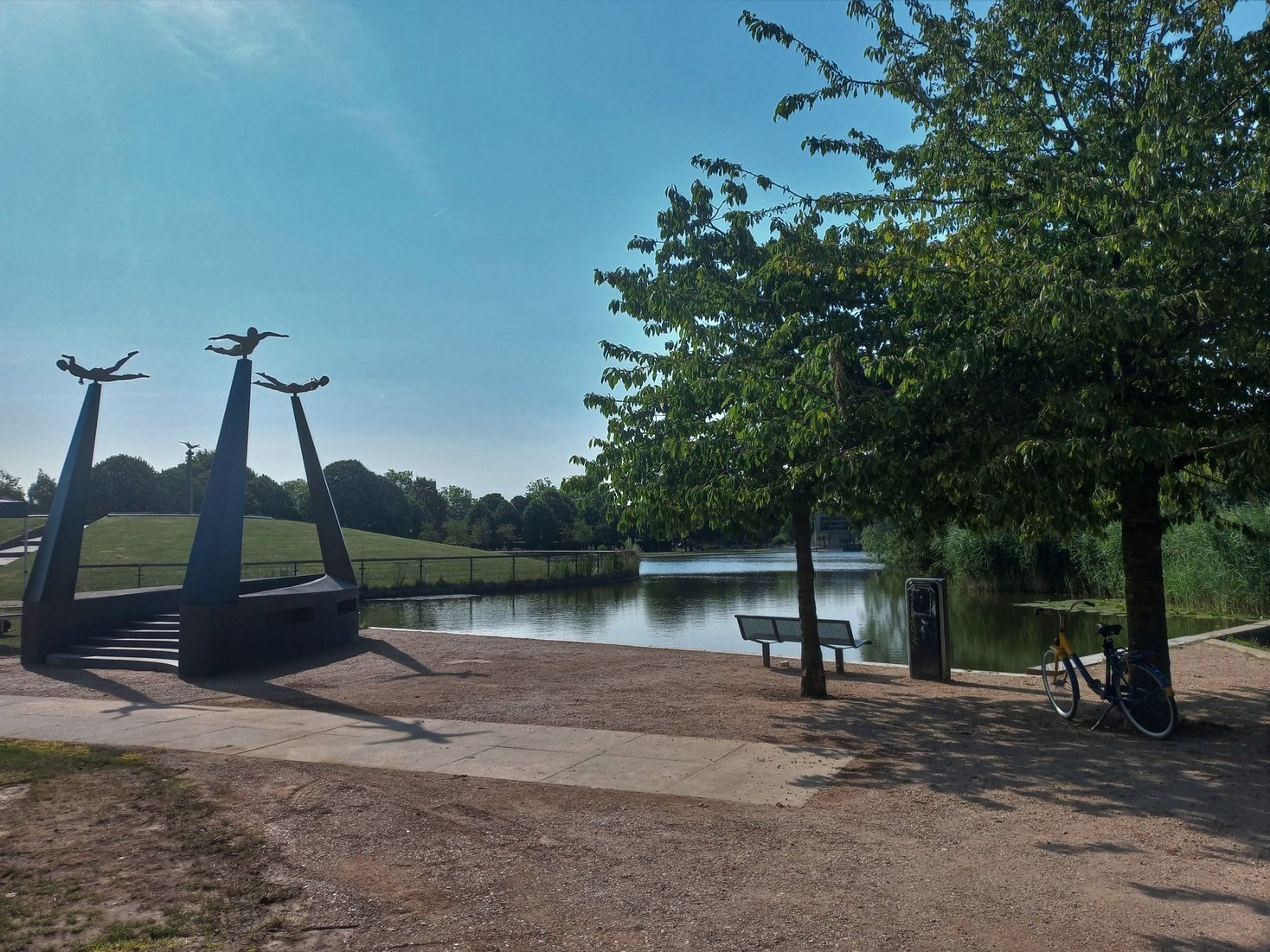 Monument of Flight and Resistance

patricia kaersenhout
slavery monument commissioned by the city of Utrecht, Griftpark
2023