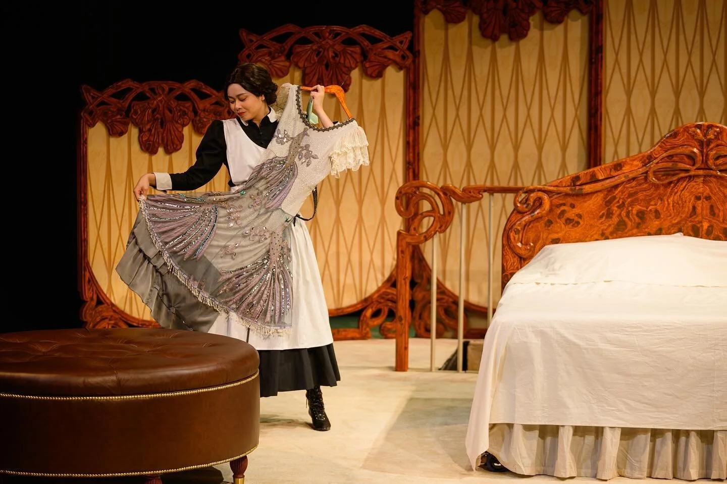 🦇Die Fledermaus 🦇
Adele !!! We&rsquo;ve Grown ❤️
Love Adele and I am so happy to work around super talented people. 

Conductor: Dominic Wheeler 
Director: Ashley Dean 
Assistant Director: Eleanor Strutt
Designer:Adam Wiltshire 
Choreographer: Ange