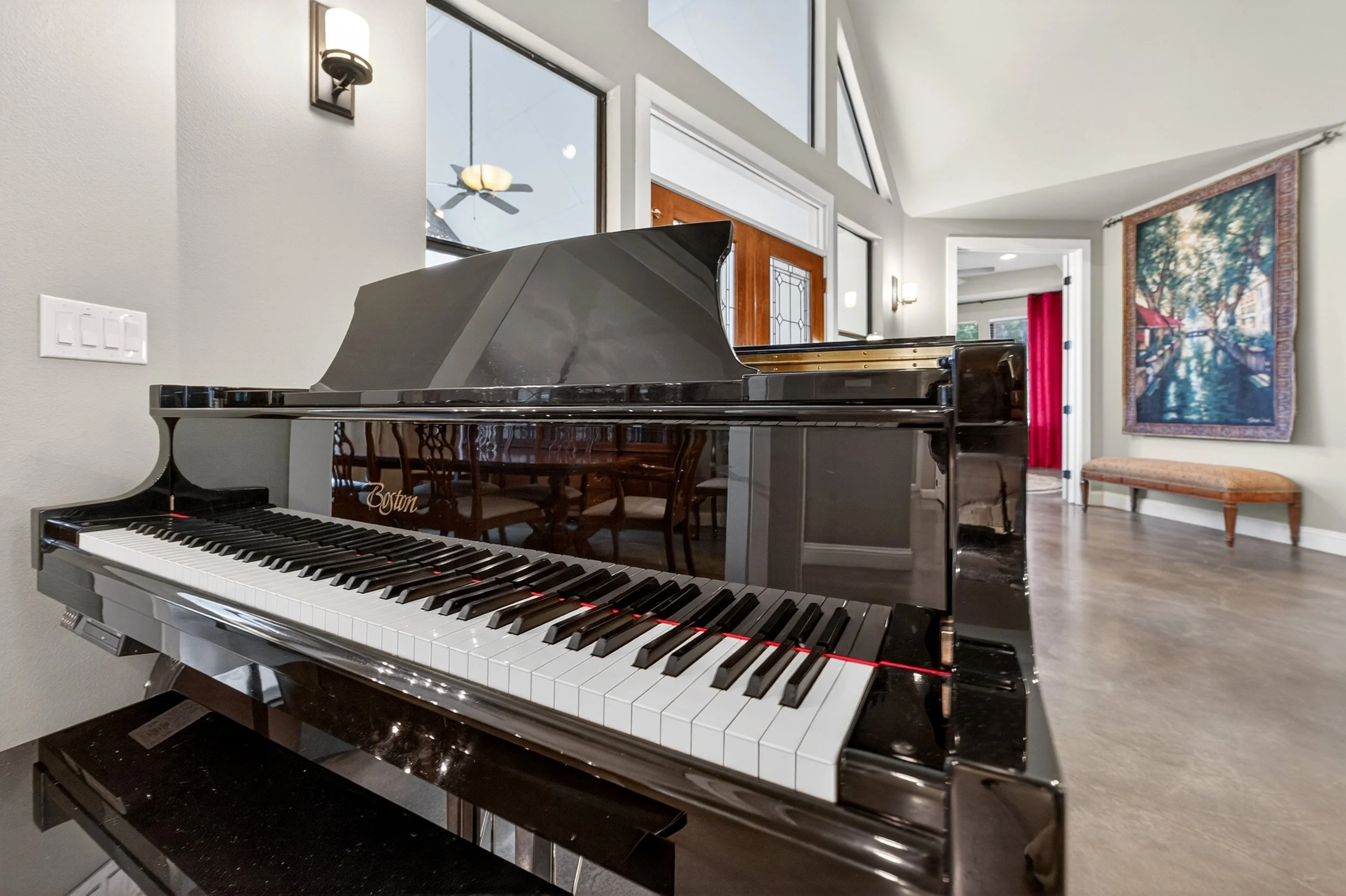 Piano (doesn't convey).