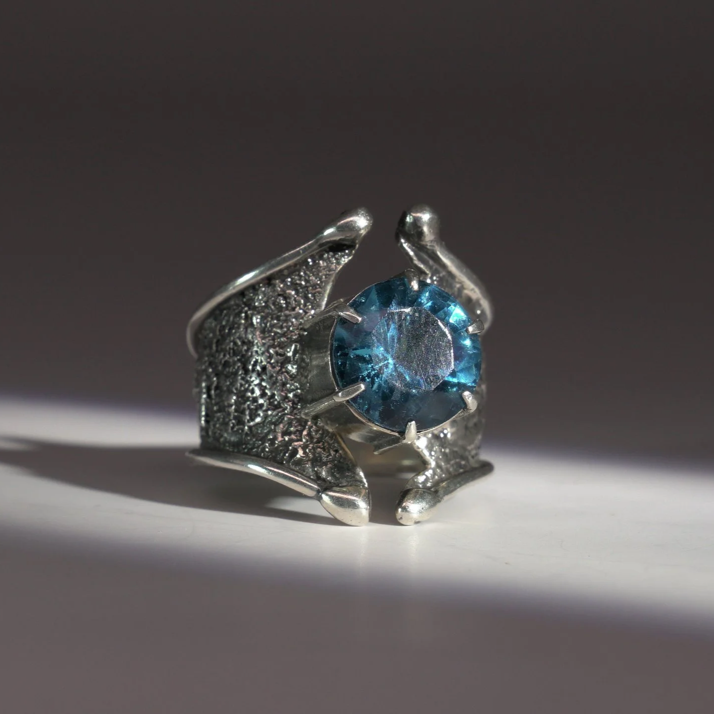 Anillo antiguo solitario