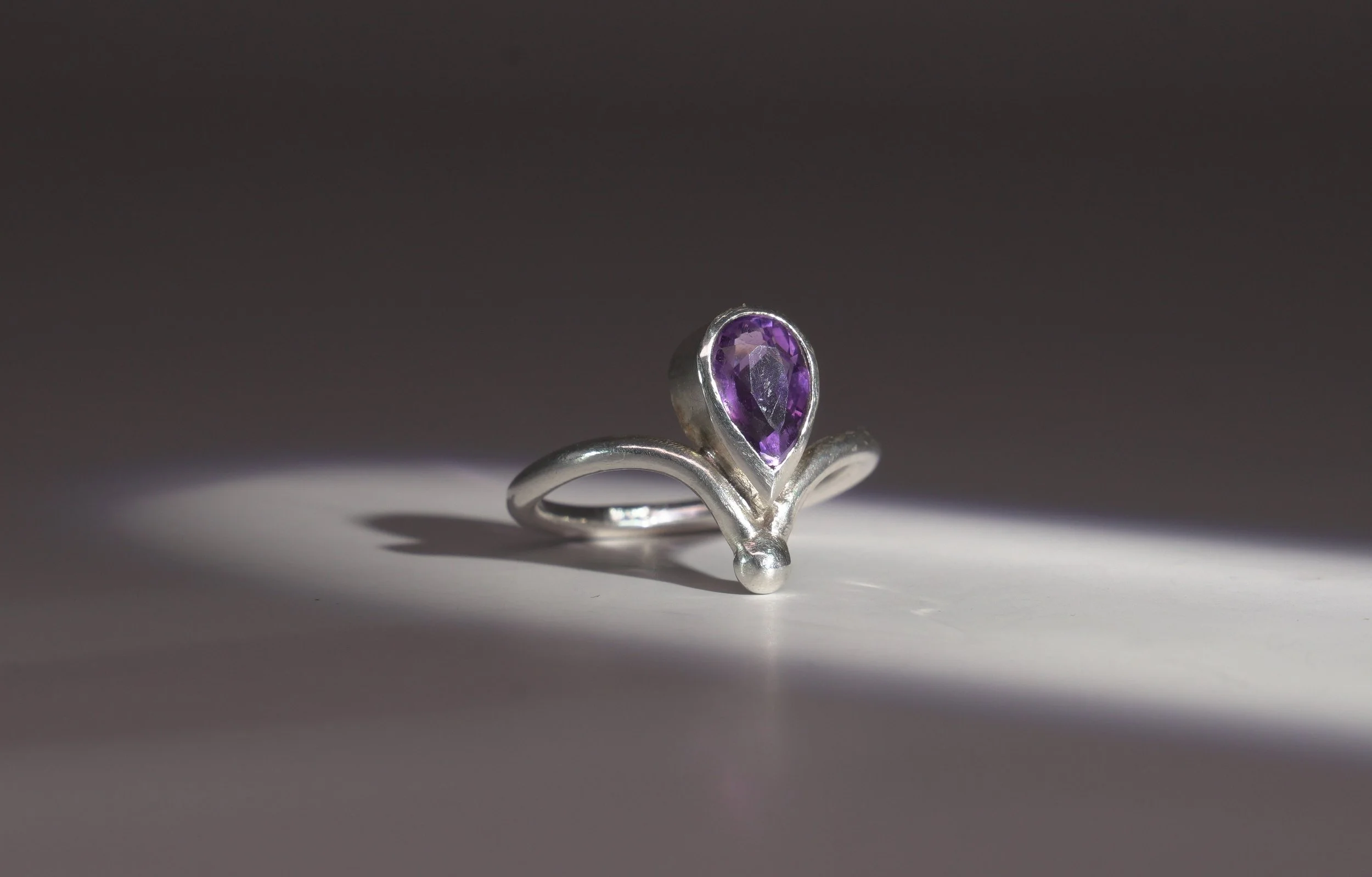 Anillo solitario amatista