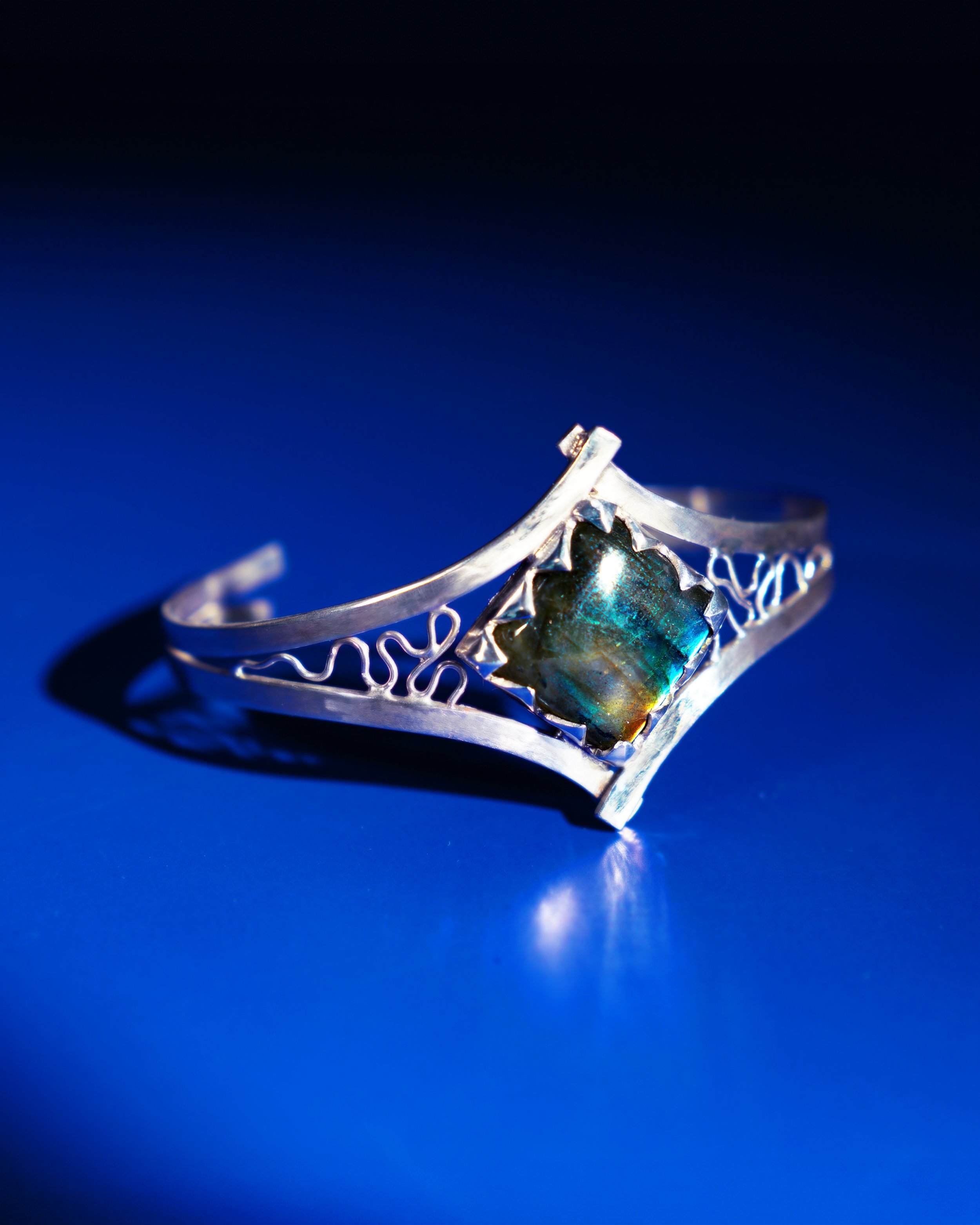 Brazalete enredos en canal