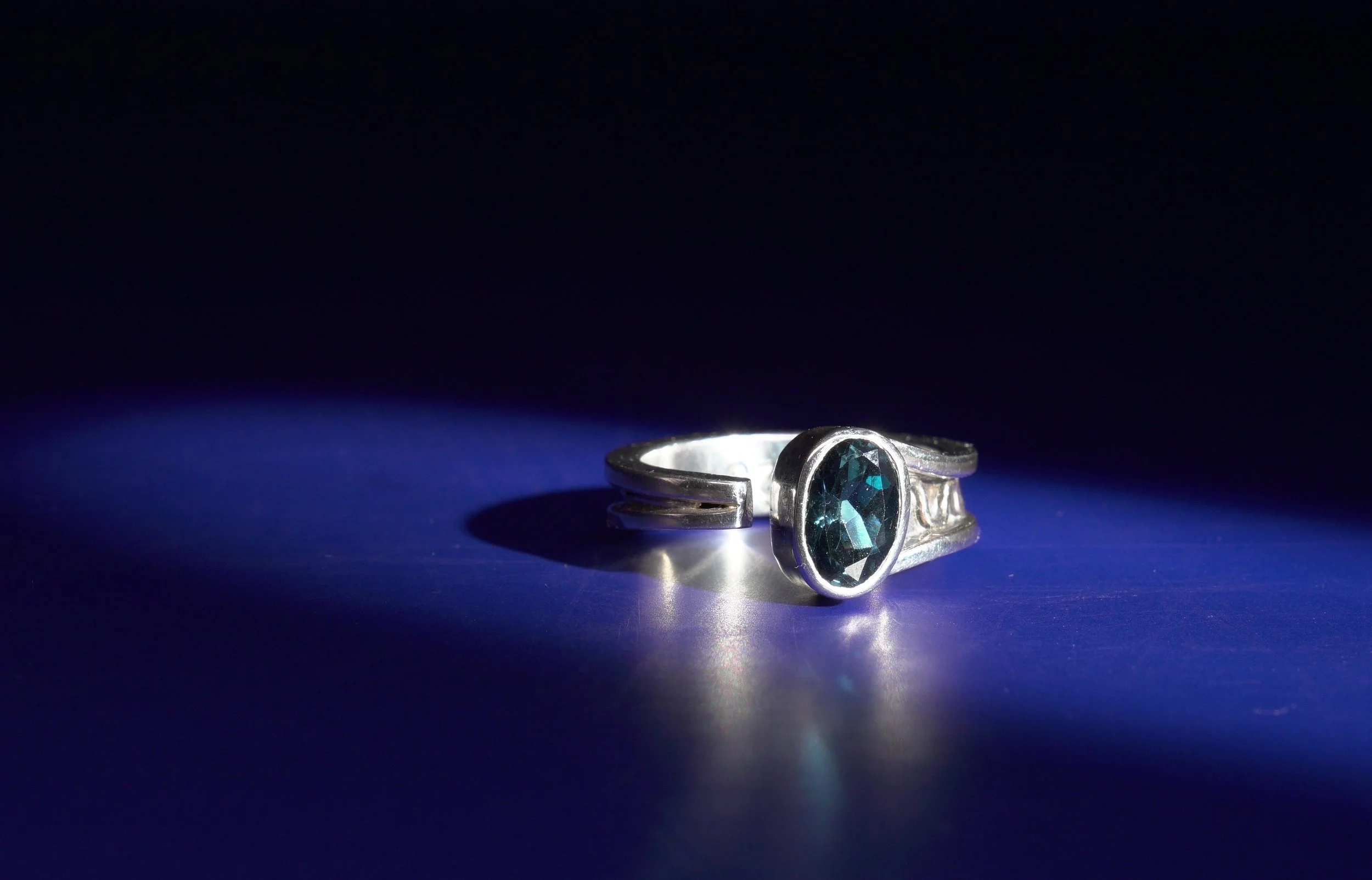 Anillo enredo en canal