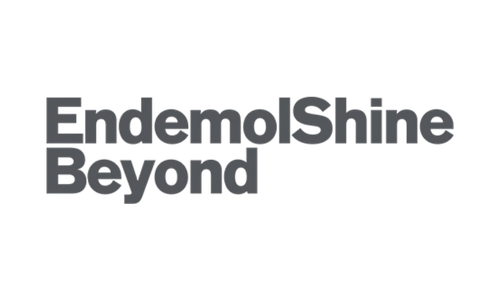 Der Text 'Ende mol Shine Beyond' in grauen Buchstaben auf Schwarz