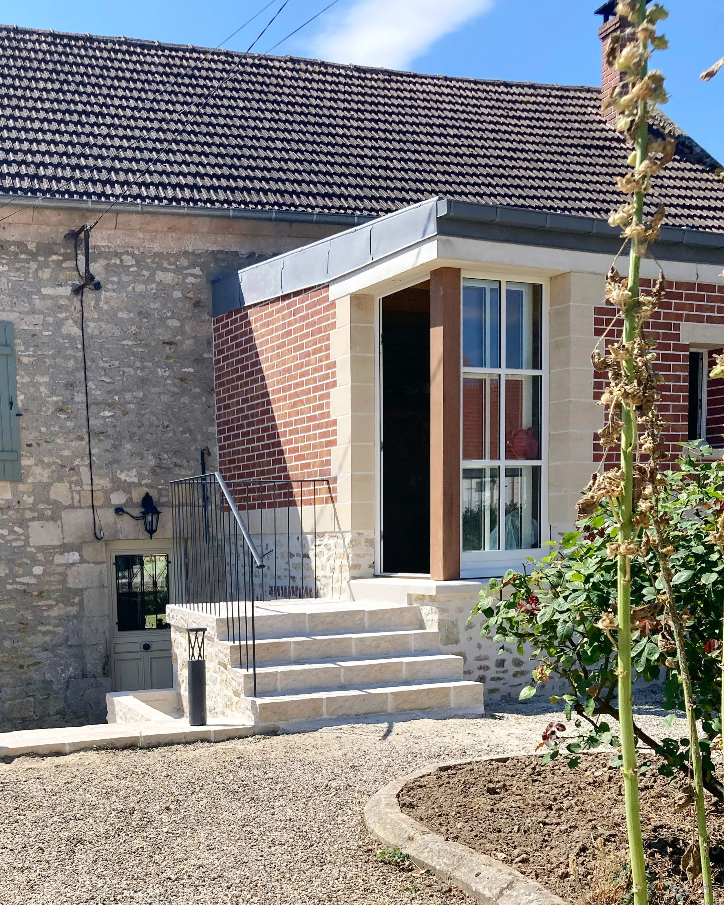 Il souhaitait un bureau a part entière ...