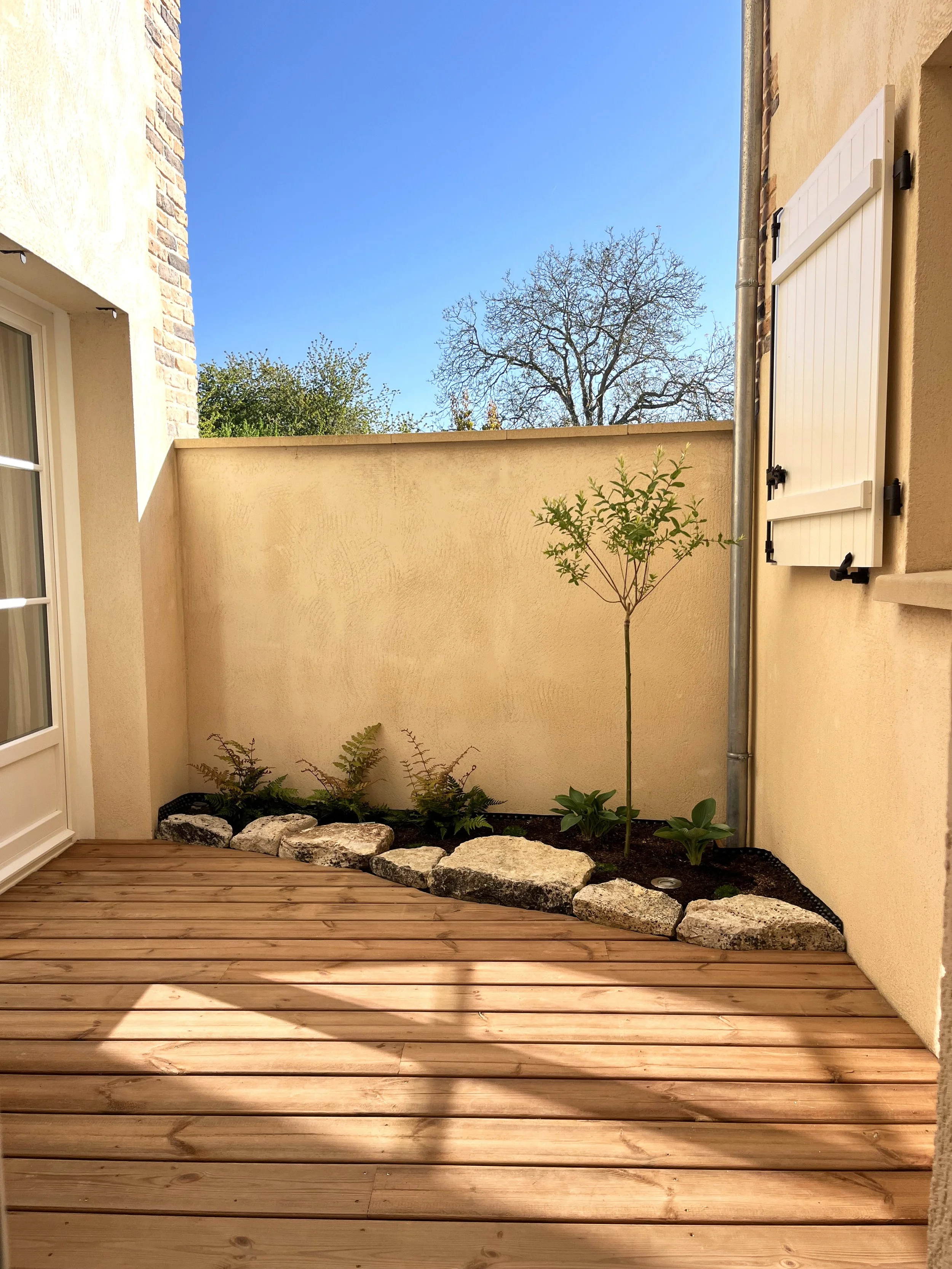 11-patio.jpg