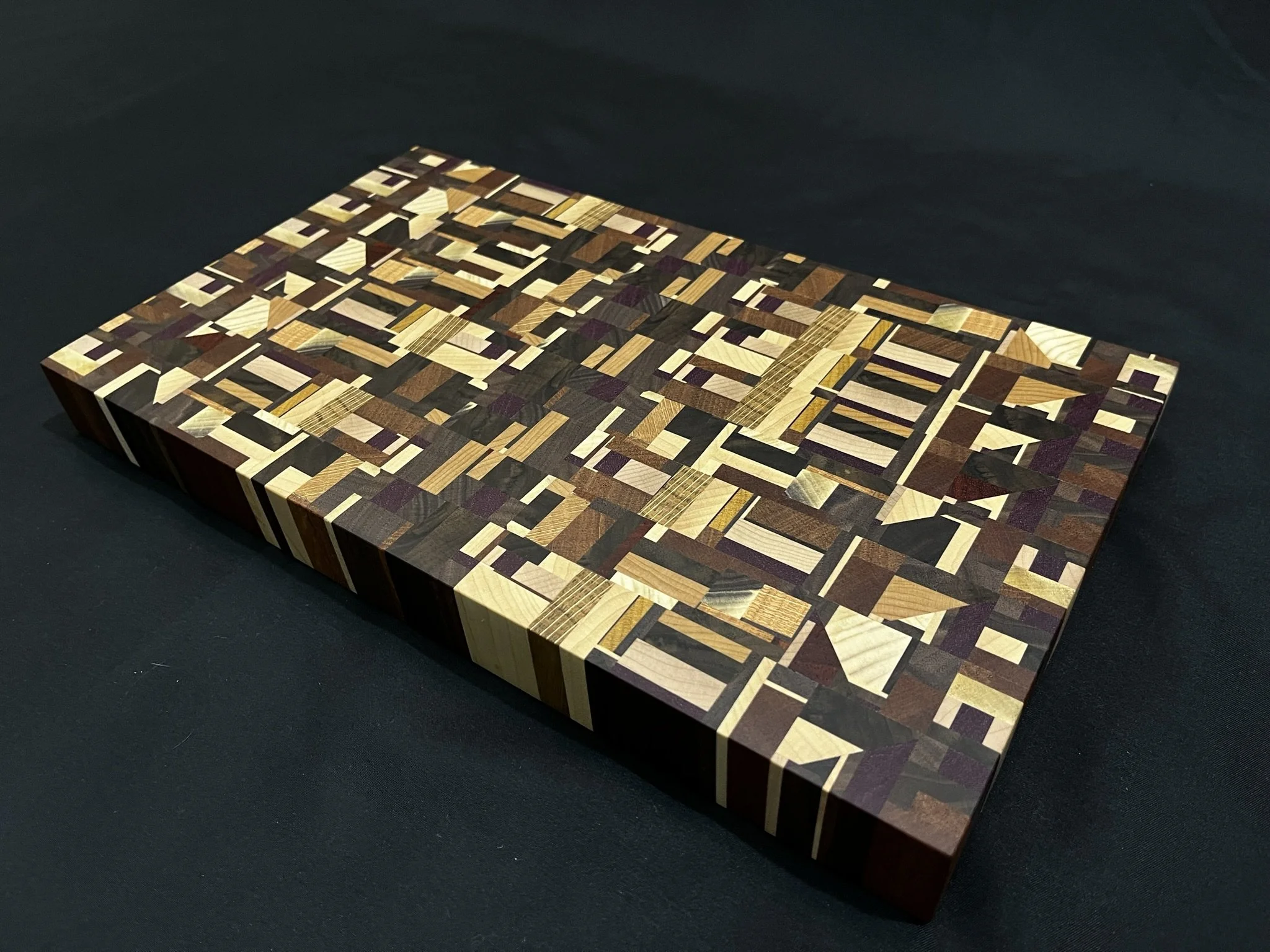 Chaotic cutting board in end grain.