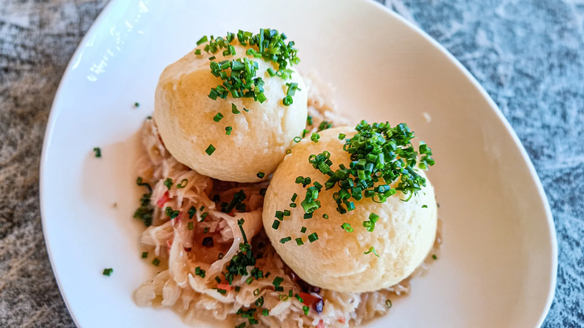 Grammelknödel mit Sauerkraut