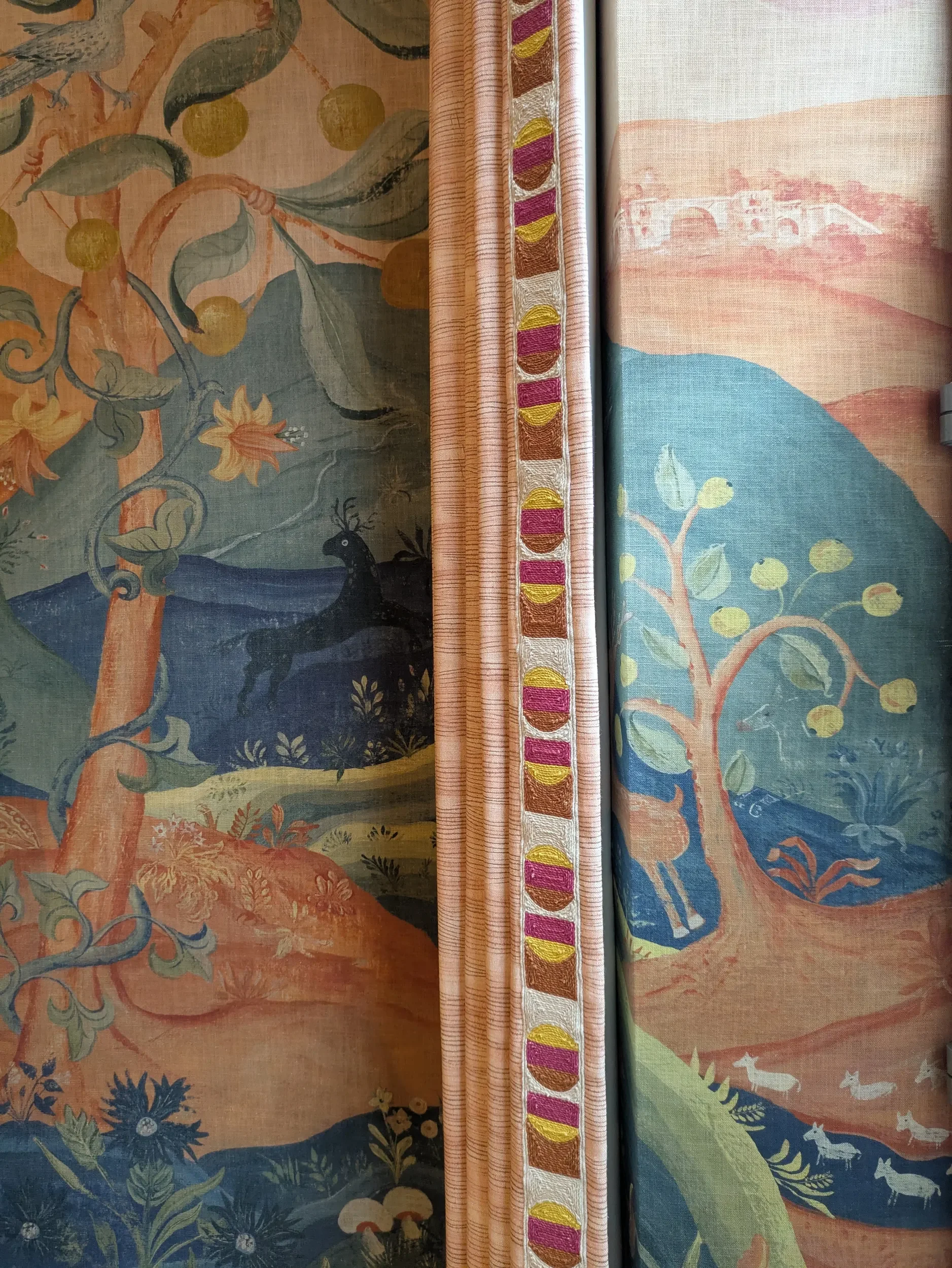 Decorative curtains against Rufus: Harvest Moon wallpaper by Melissa White for Andrew Martin.