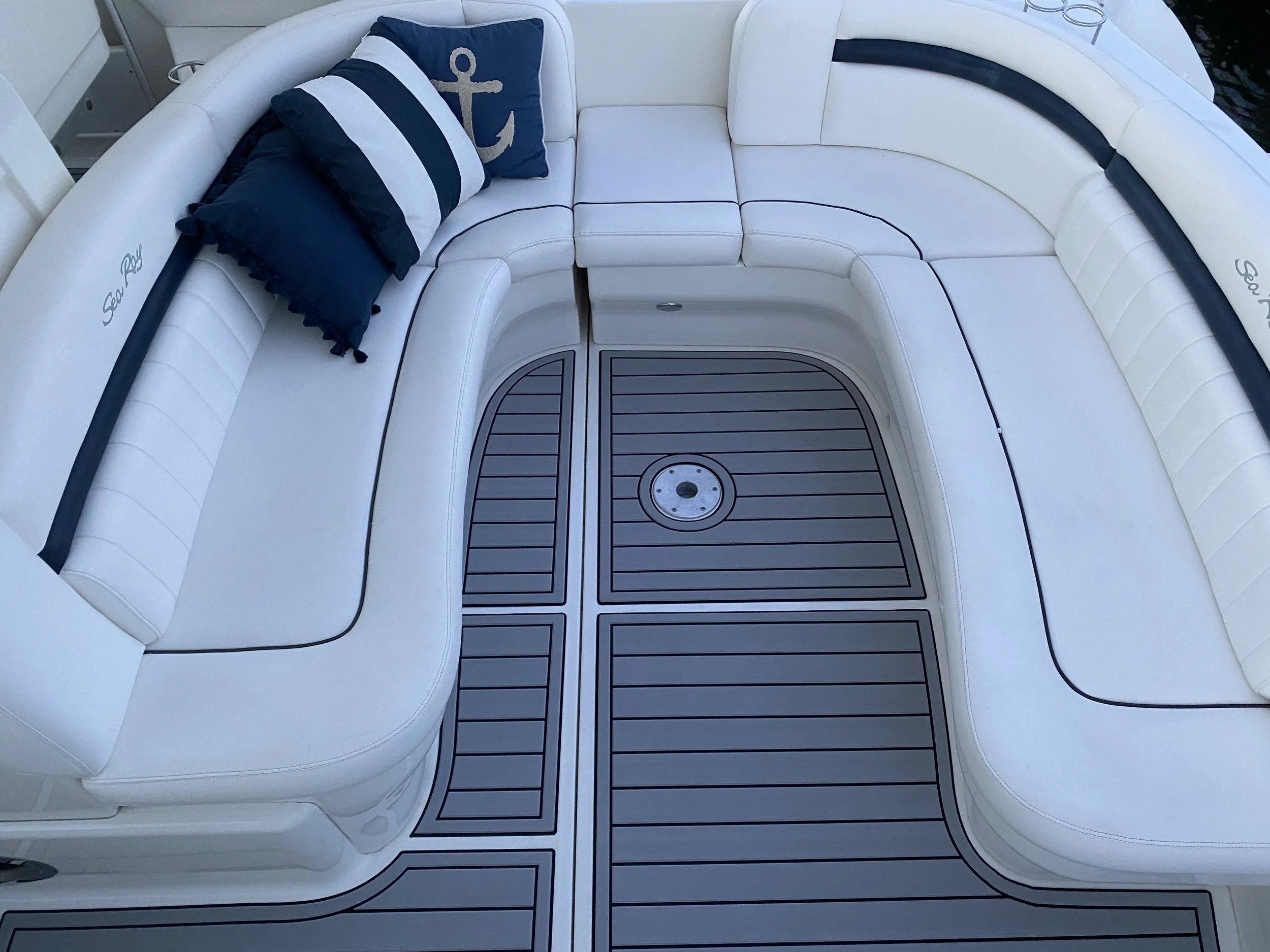 NAUTEVA MARINE FLOORING MEDIUM GRAY OVER BLACK IMAGE