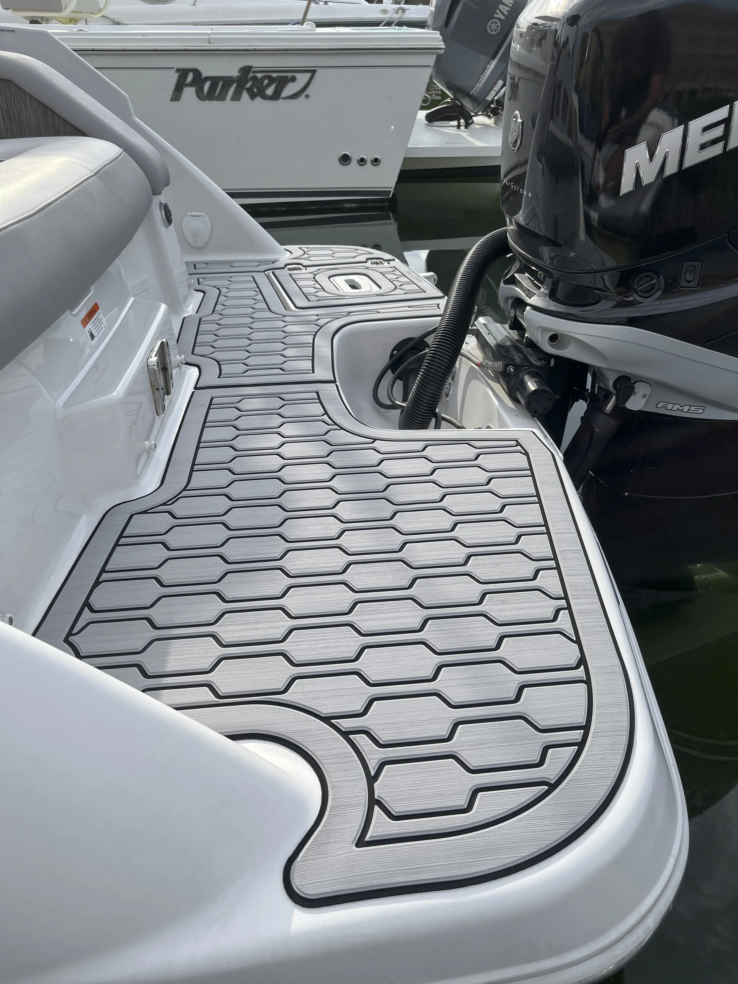 Nauteva Marine Flooring Light Gray Over Black