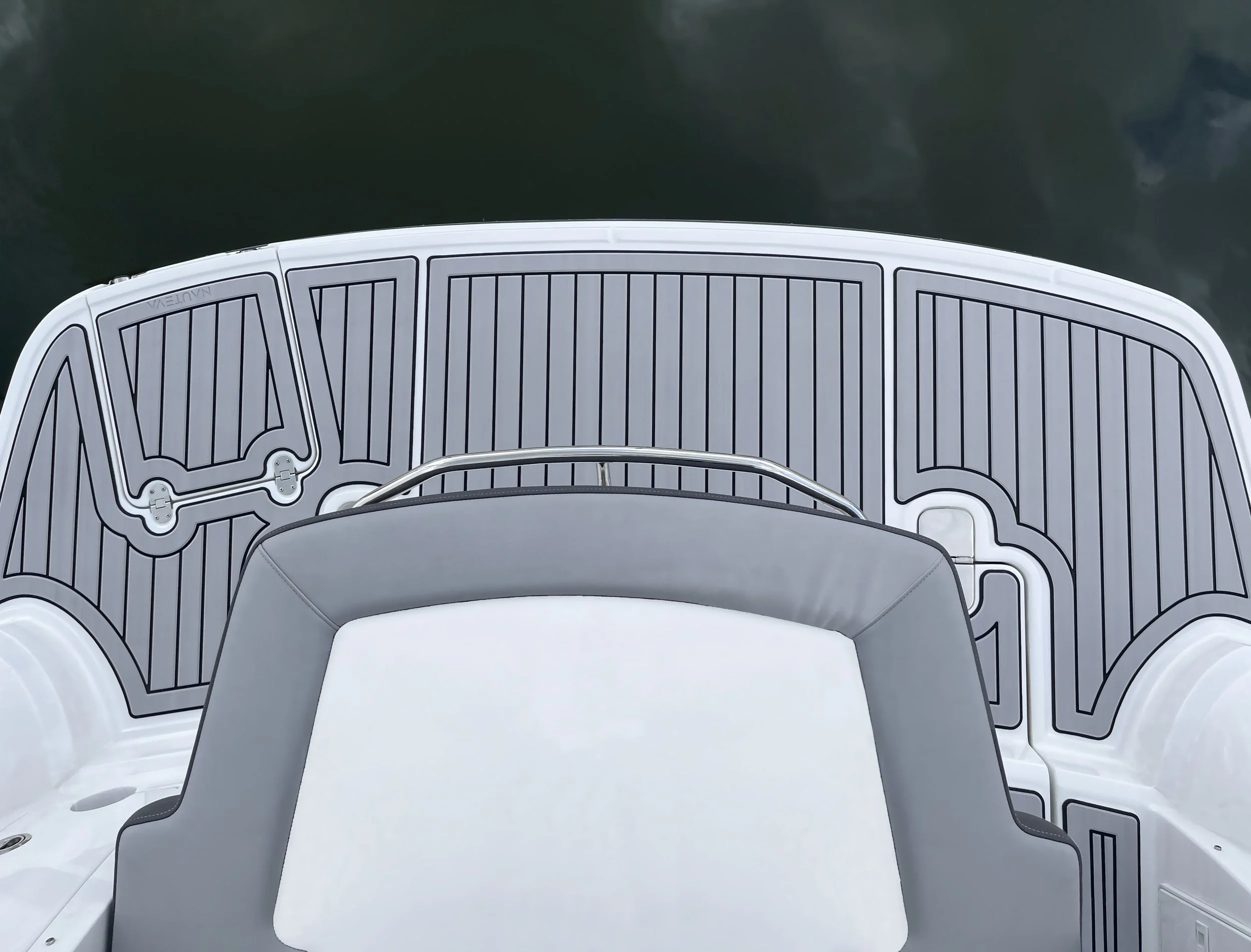 Nauteva Marine Flooring Light Gray Over Black