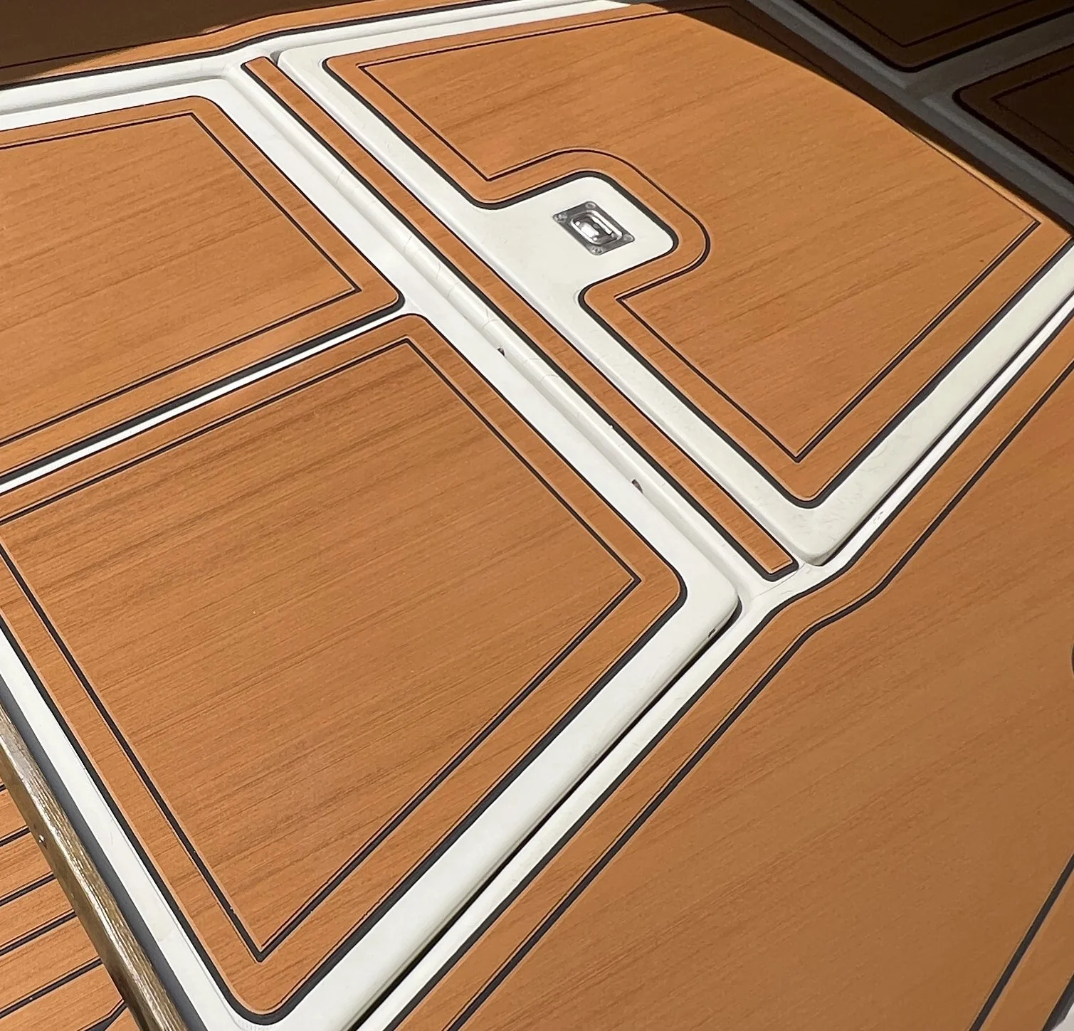 Nauteva Marine Flooring Medium Brown Over Black