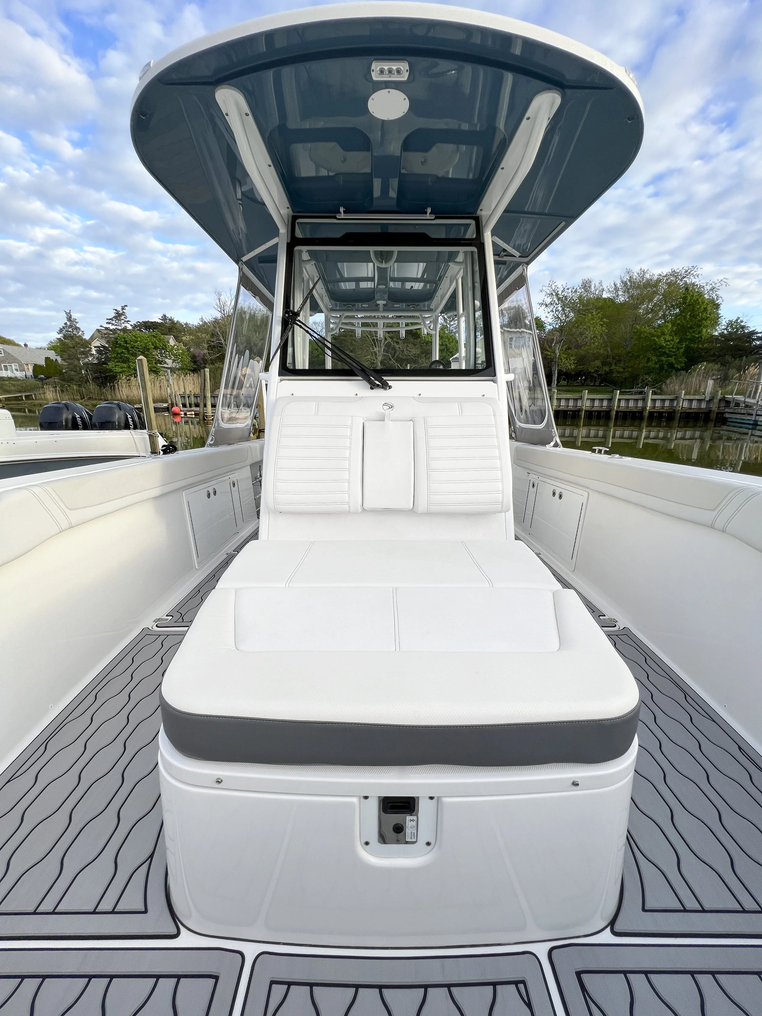 Nauteva Marine Flooring Light Gray Over Black