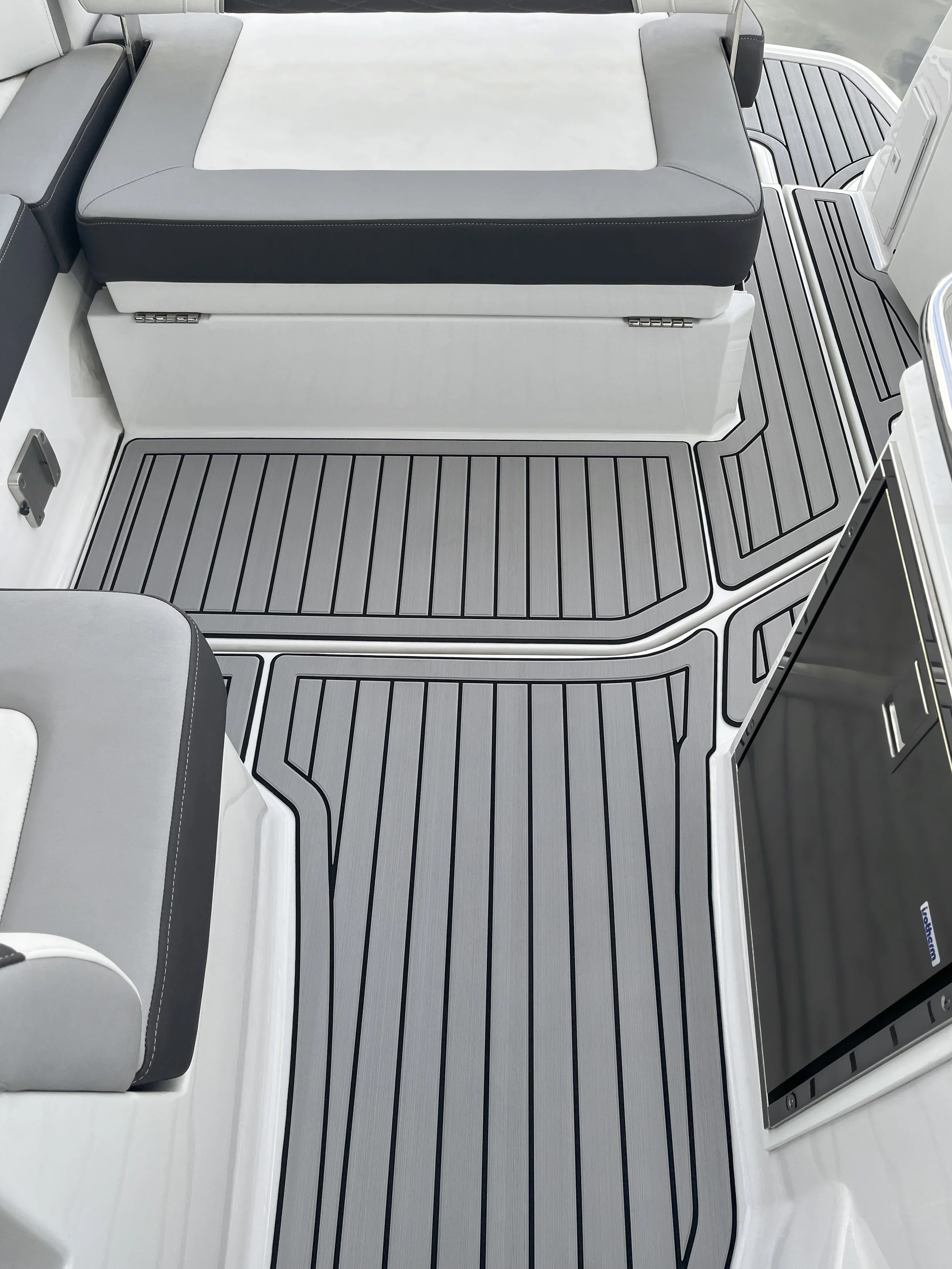 Nauteva Marine Flooring Light Gray Over Black