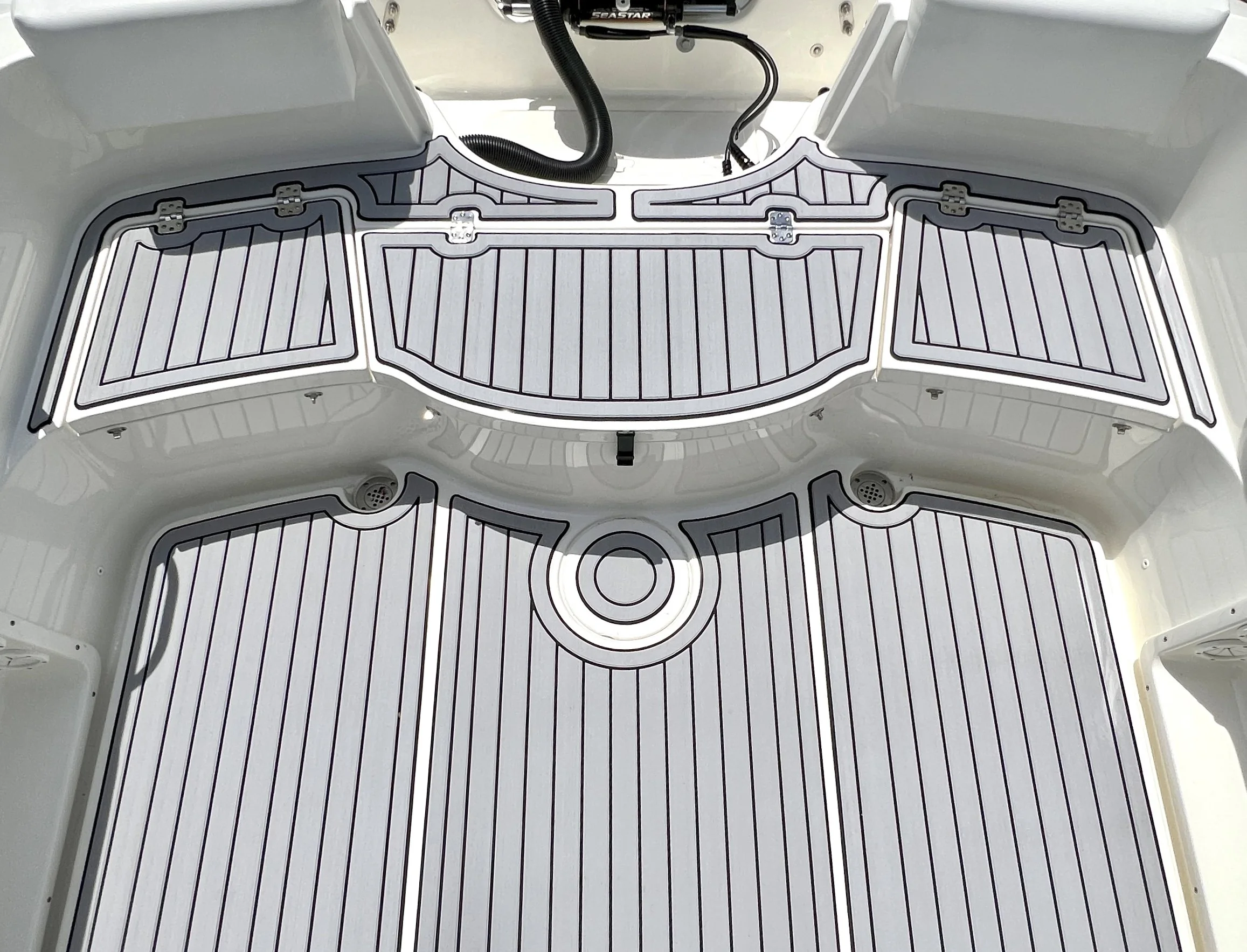 Nauteva Marine Flooring Light Gray Over Black Image