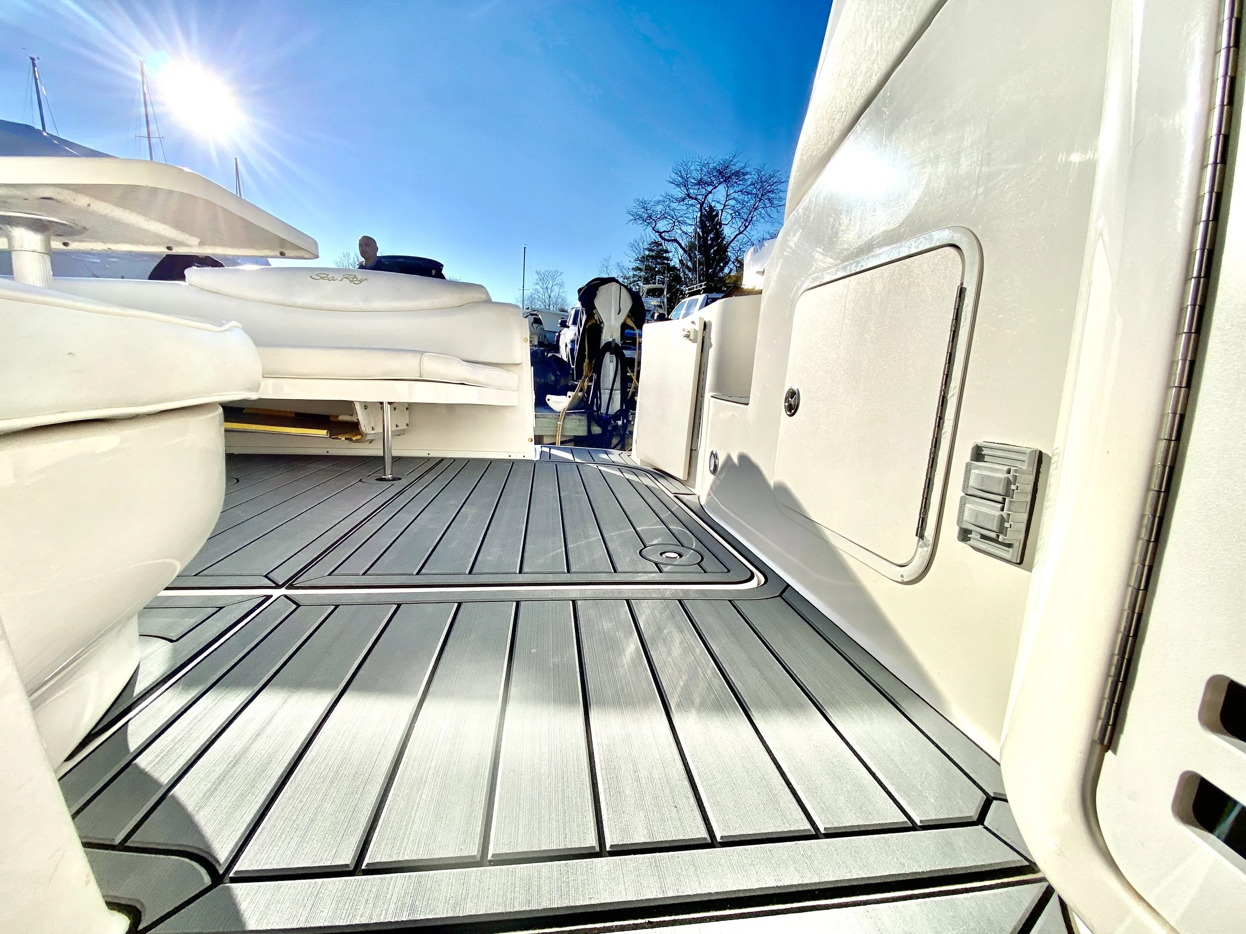 Nauteva Marine Flooring Light Gray Over Black