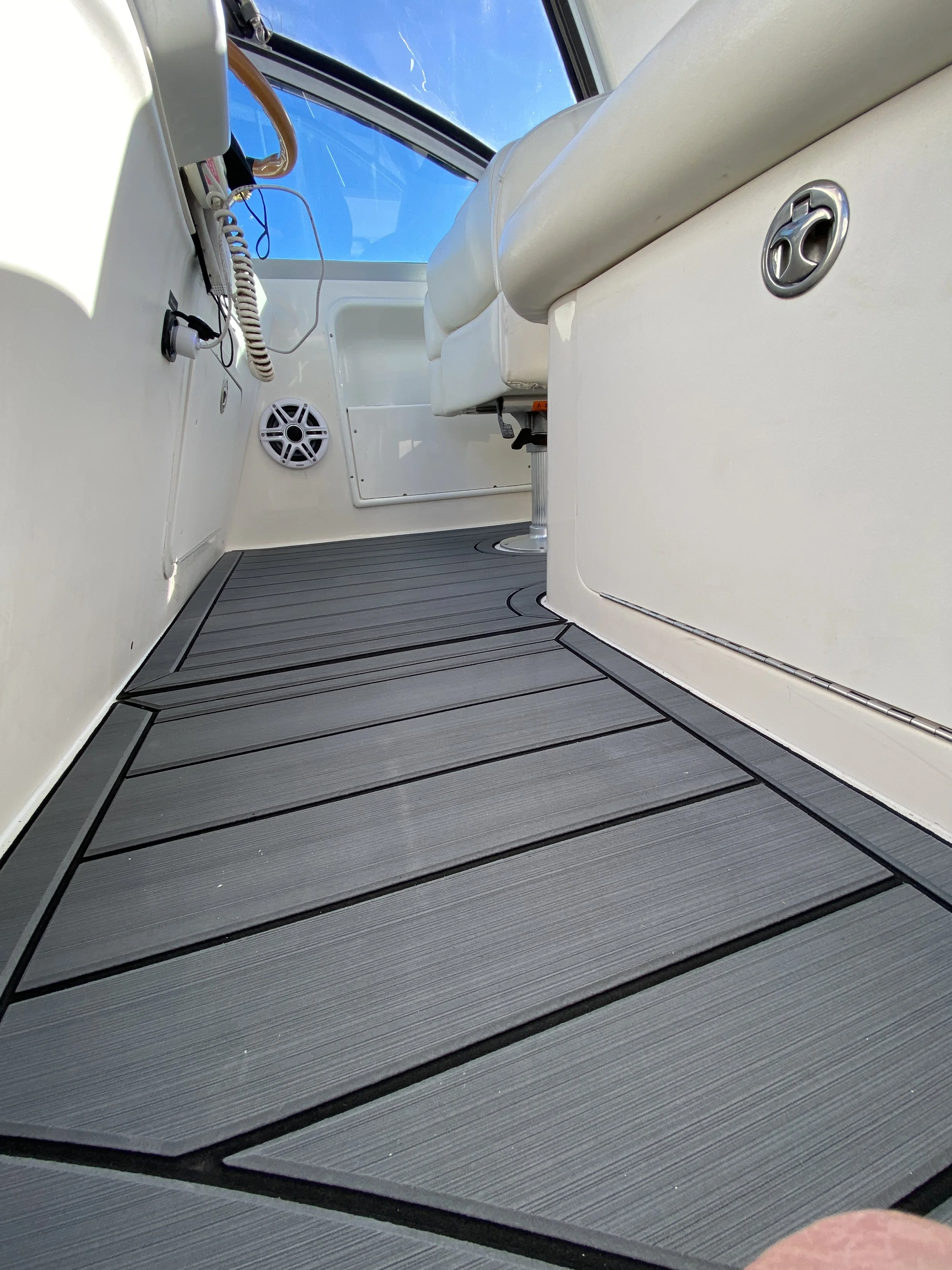 Nauteva Marine Flooring Medium Gray Over Black