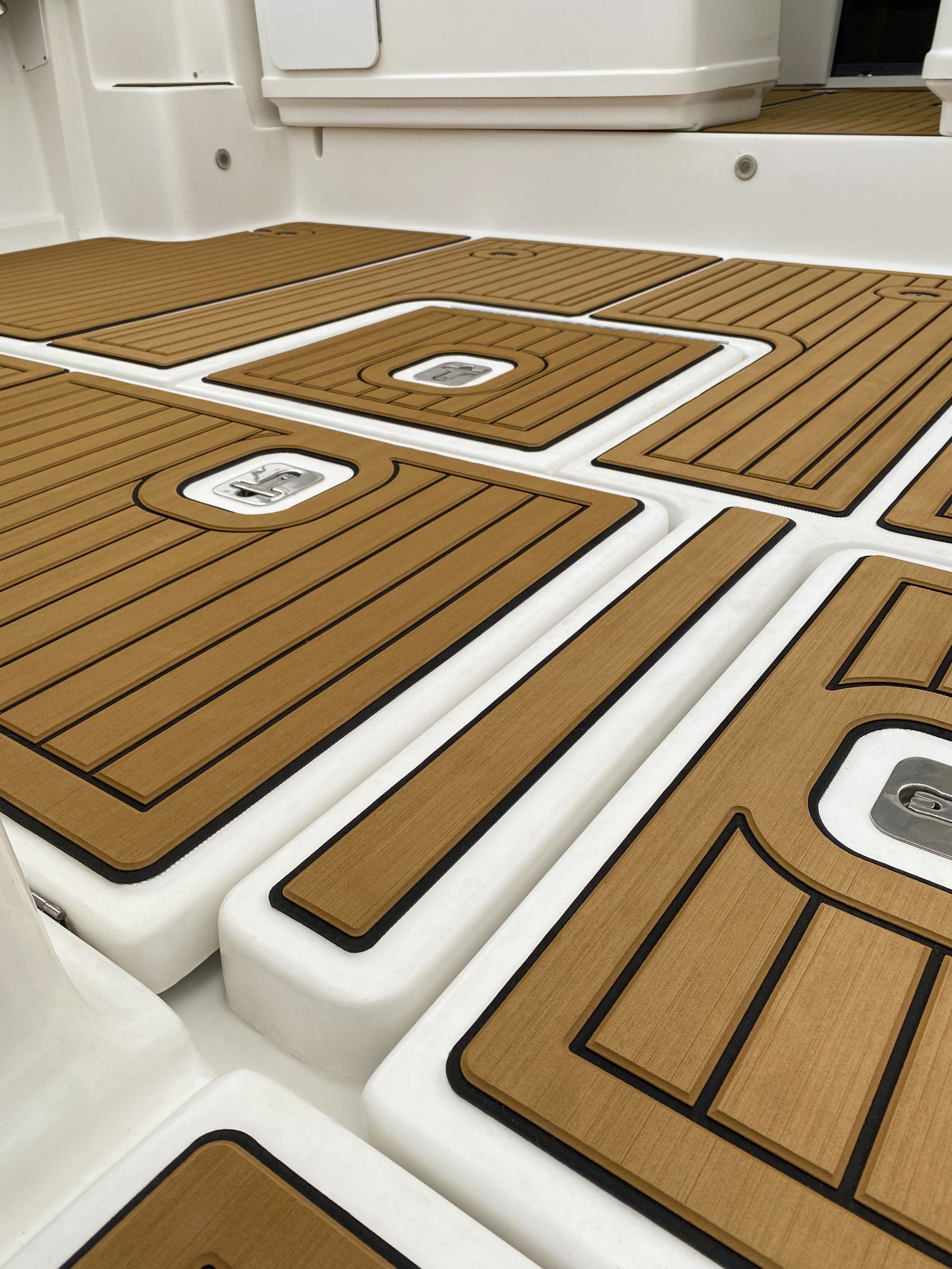 Nauteva Marine Flooring Light Brown Over Black