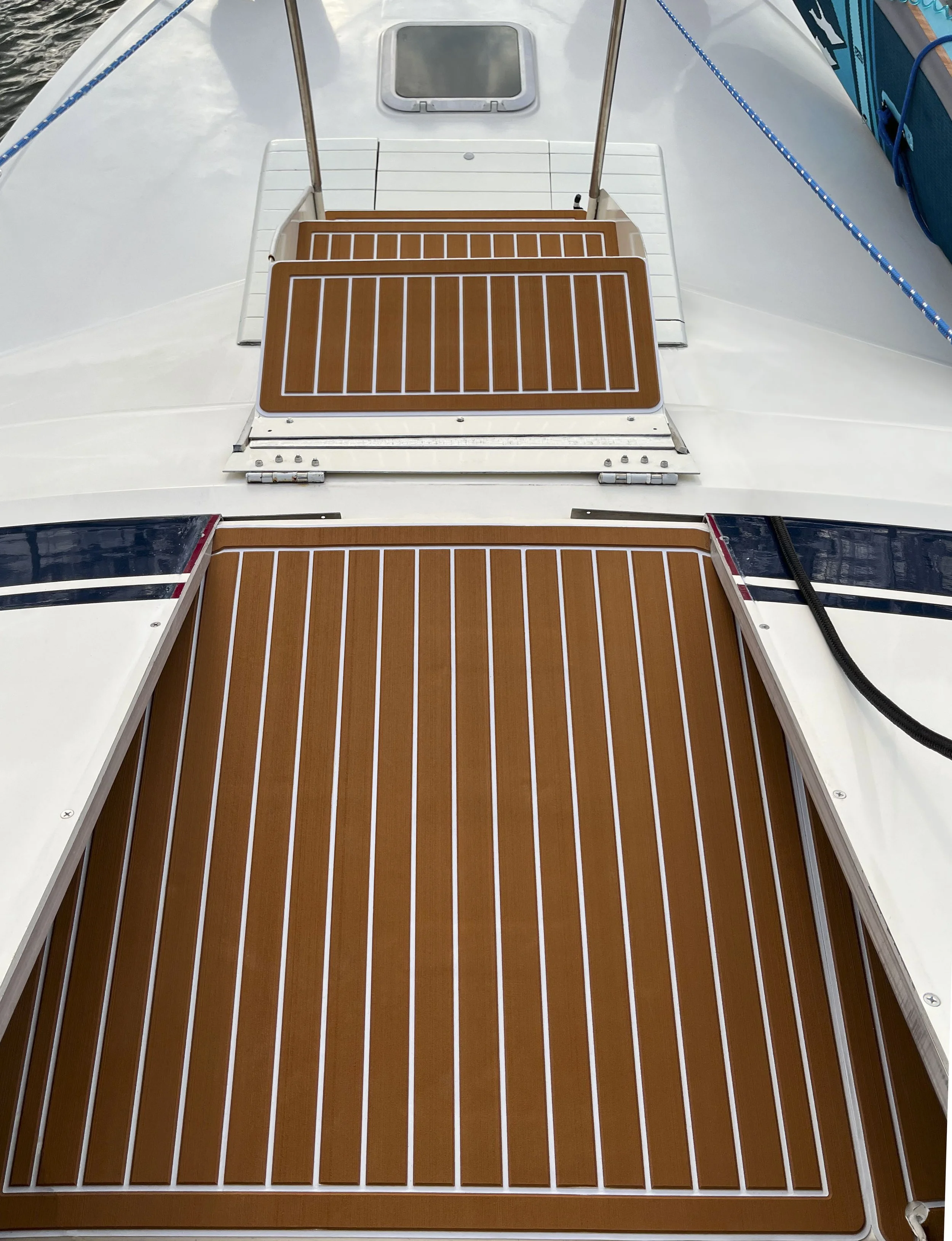 Nauteva Marine Flooring Medium Brown Over White