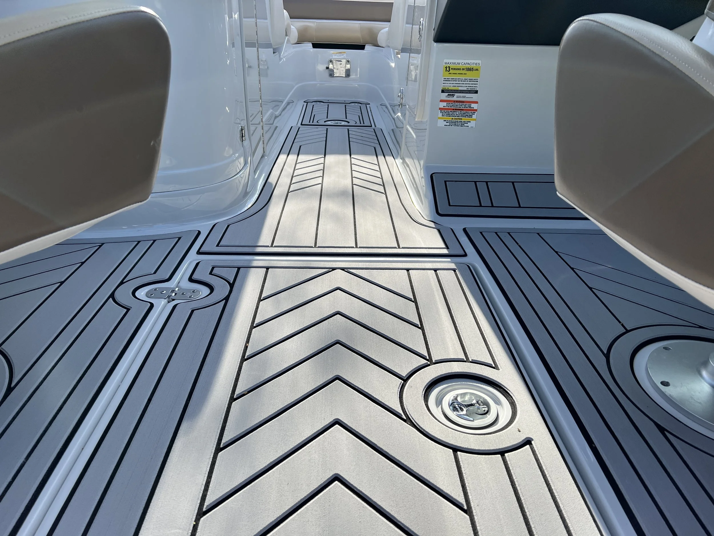 Nauteva Marine Flooring Light Gray Over Black Pattern Image