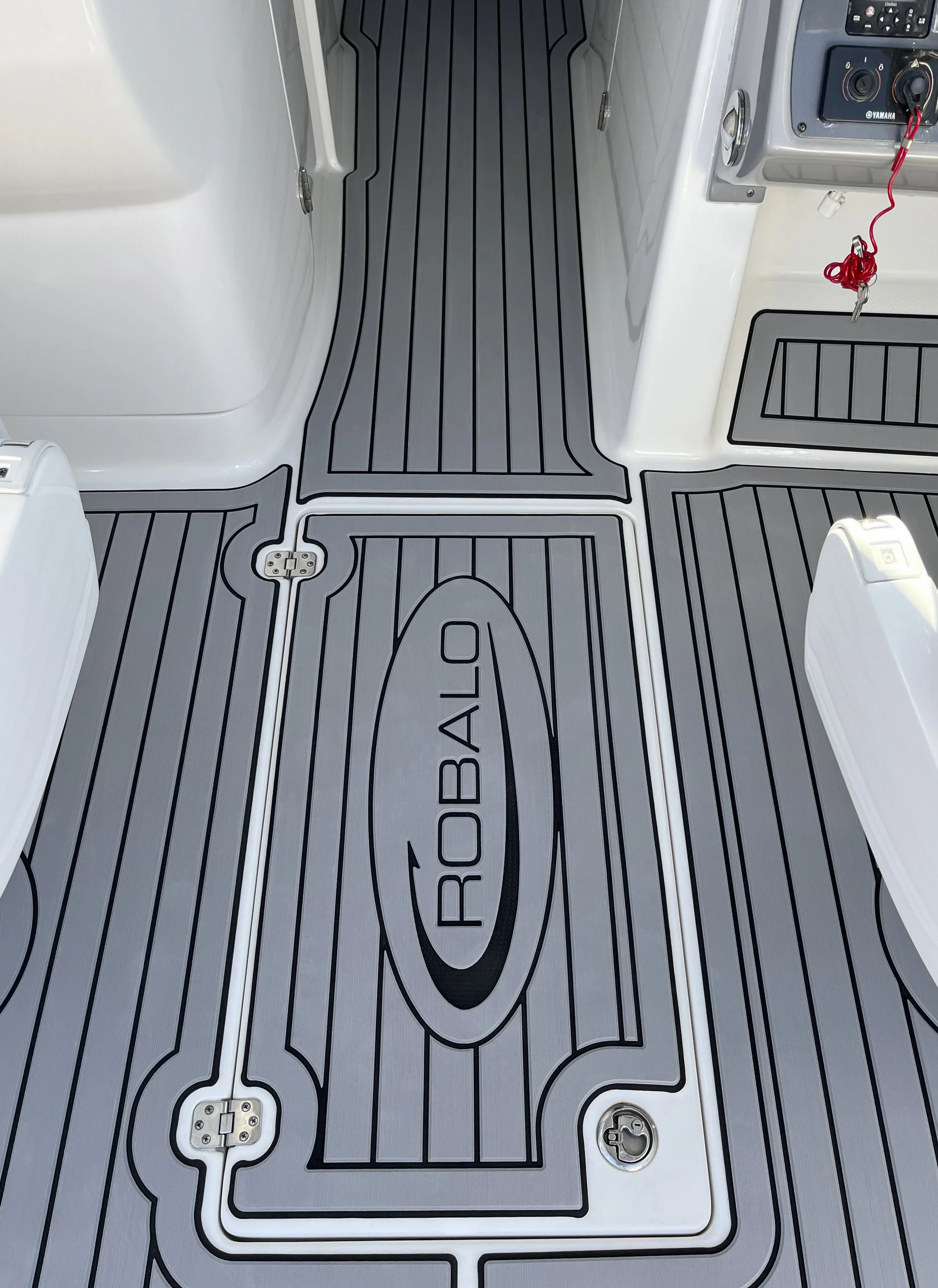 Nauteva Marine Flooring Robalo Logo