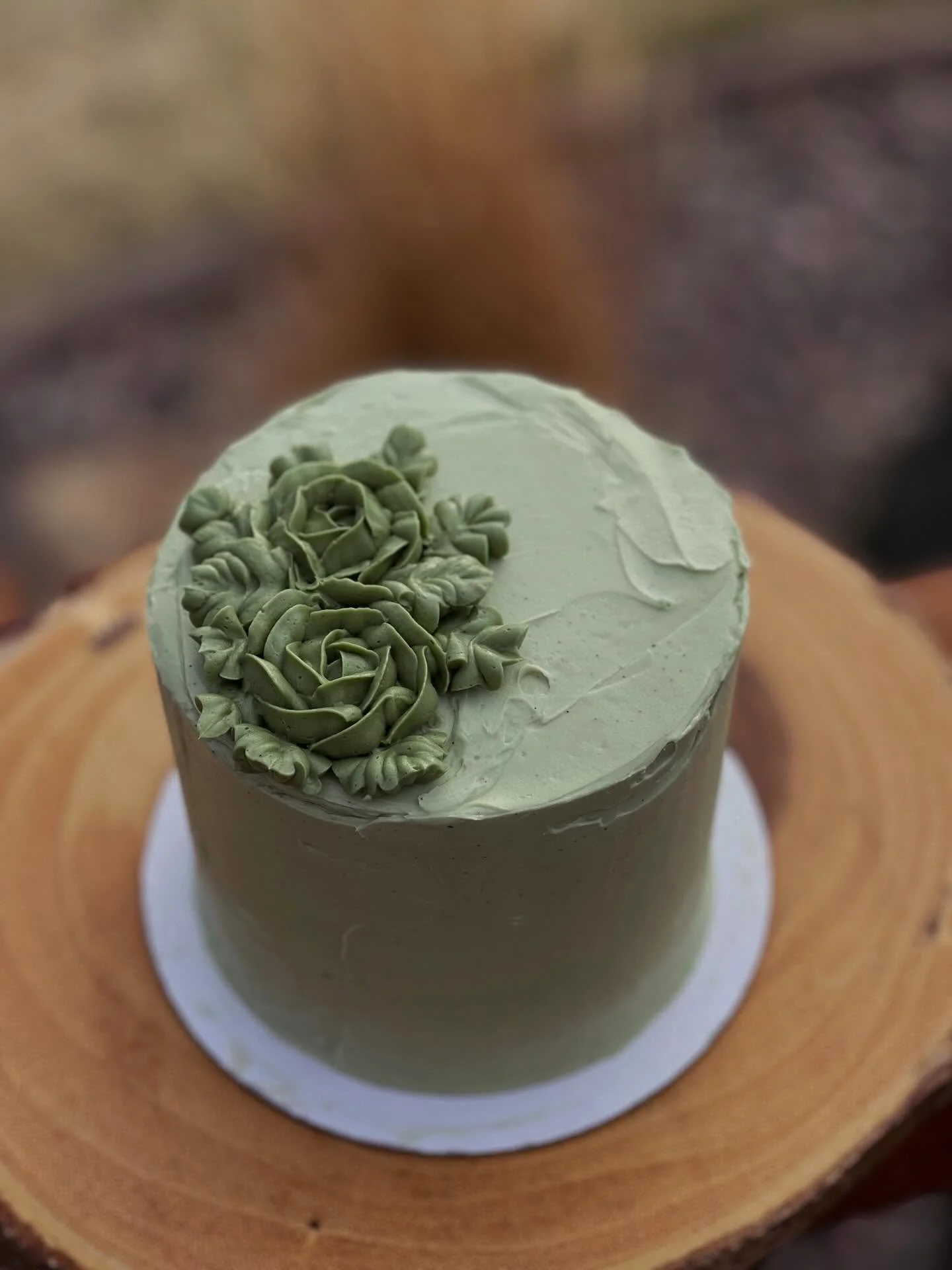 Happy St. Patrick's Day! ☘️☘️☘️ 

Vanilla Cake with Vanilla Bean Frosting and Cherry Filling 🍒