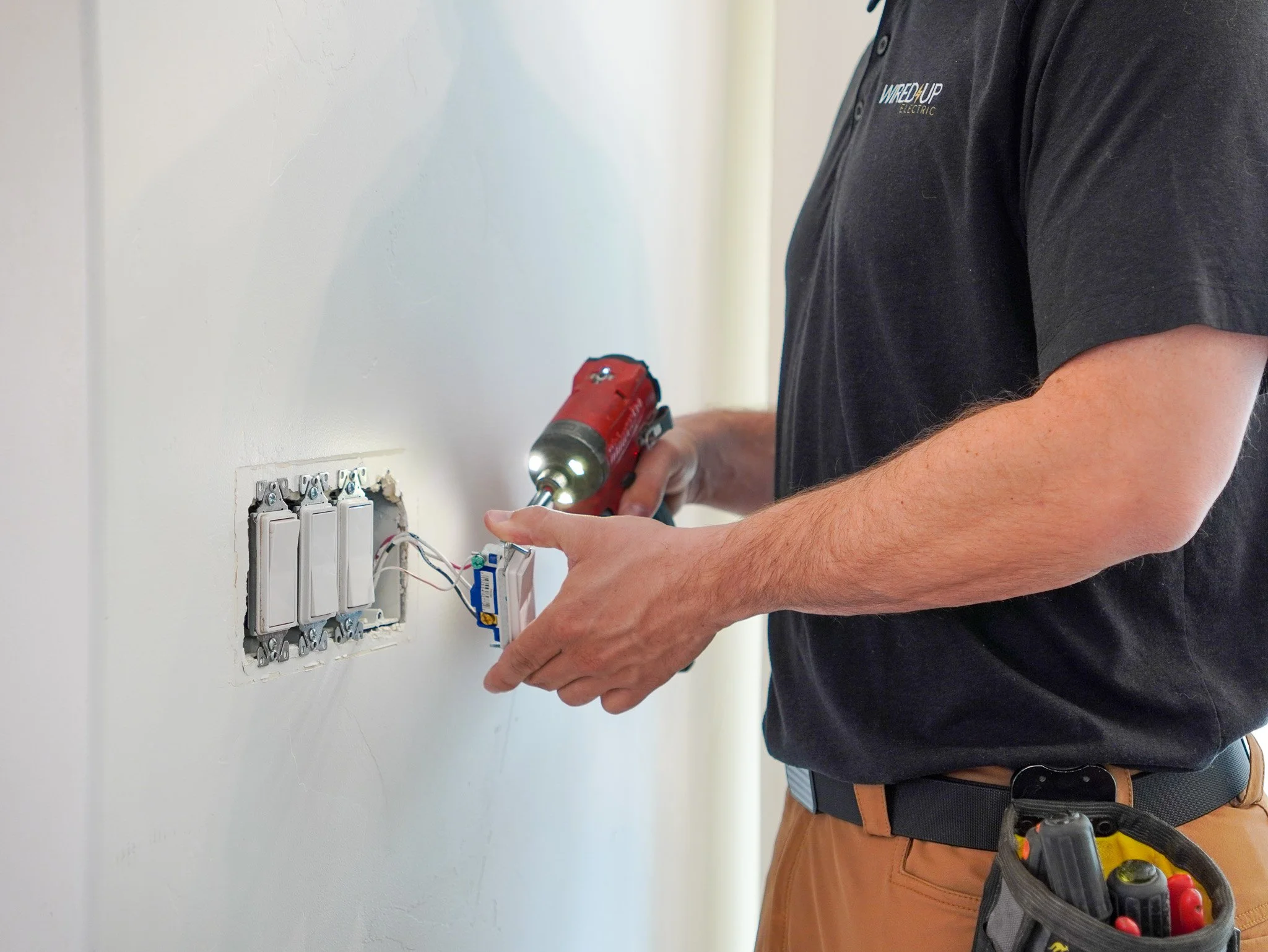 Oranssi technician working on a roof project