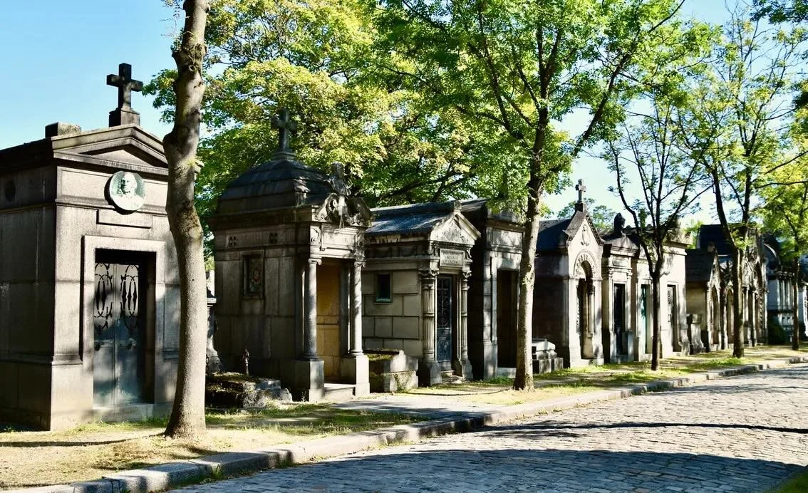 Pere Lachaise Cemetery Walk