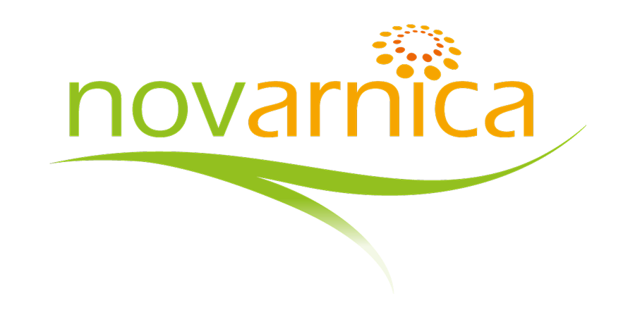 Logo de Novarnica avec un design vert, orange et noir, intégrant une courbe verte et une illustration de points orange en forme de cercle.