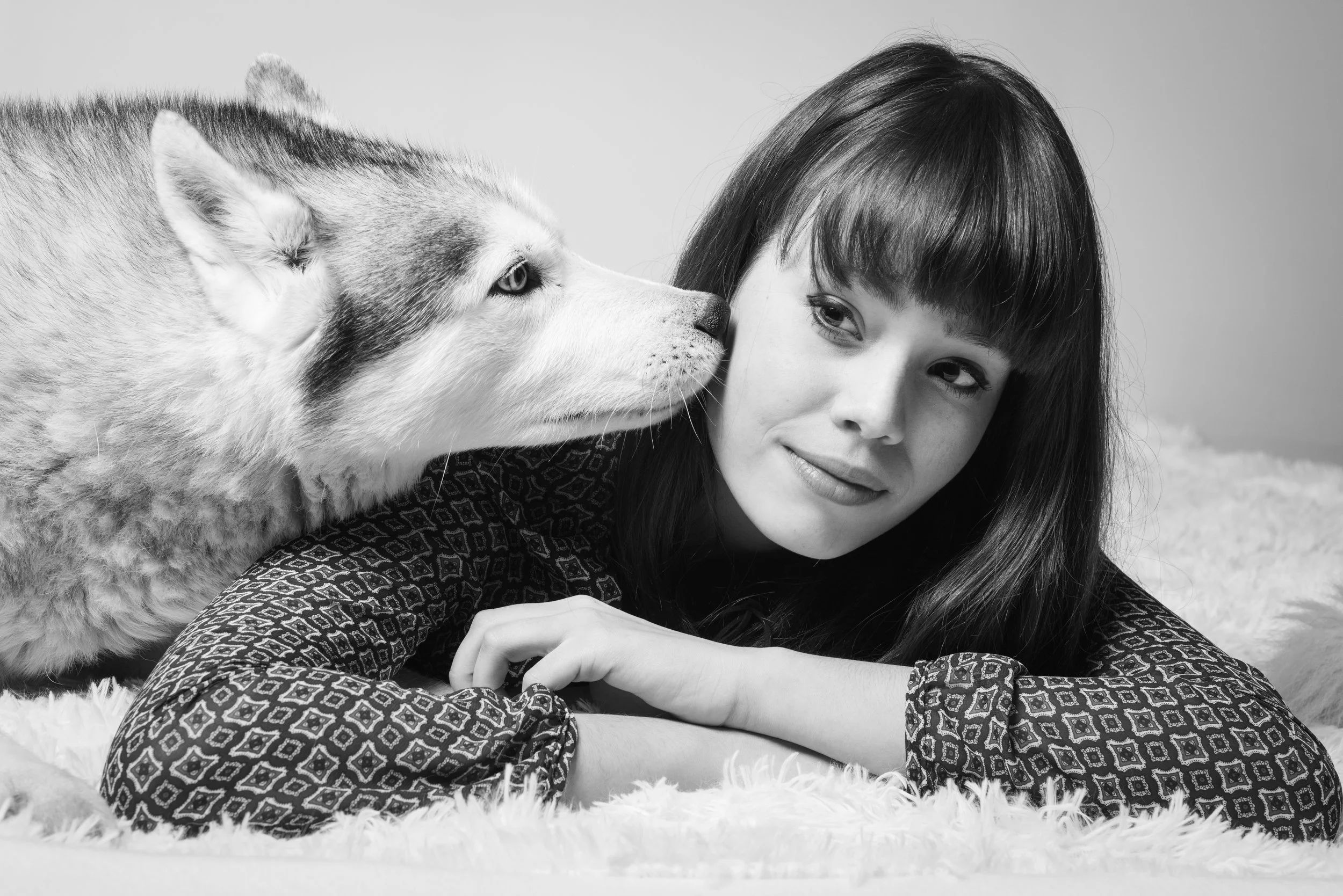 Shooting Portrait avec un chien husky en Studio de la modèle : Elisa Douveneau @elisa_douveneau