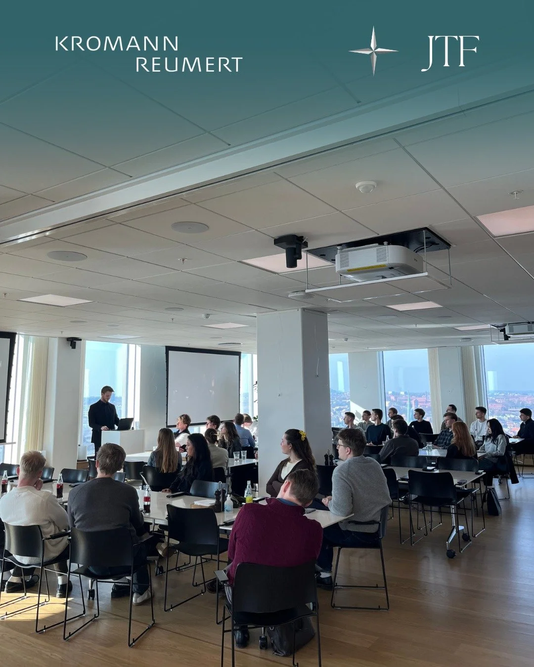 ⚖️I sidste uge havde vi forn&oslash;jelsen af at afholde arrangementet: "Agenter, ansvar og autonomi" - i samarbejde med @kromannreumert ⚖️

Med udgangspunkt i filmen Subservience gik vi i dybden med s&aelig;rligt begreberne 'AI-systemer' o