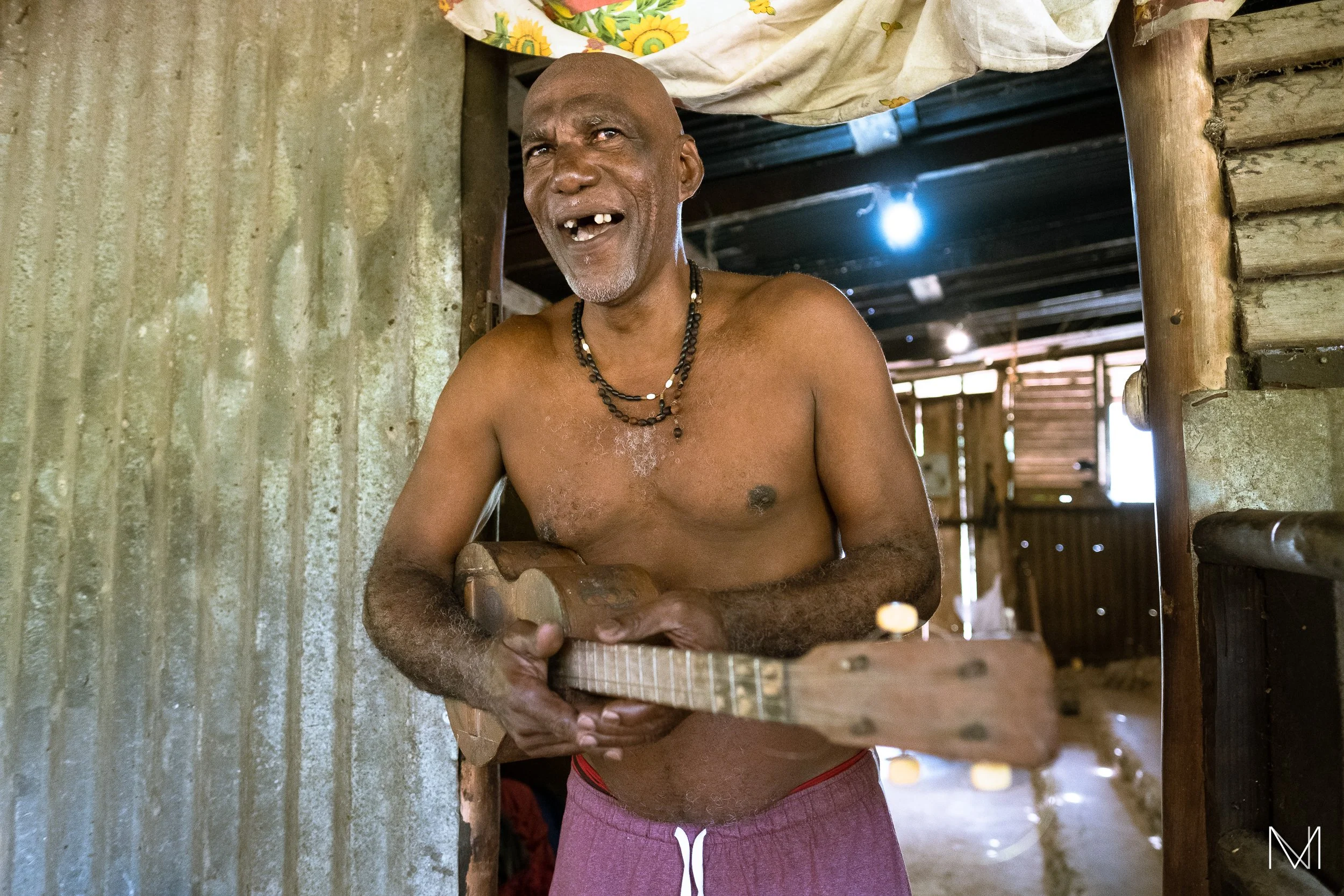 "Joevai", Las Cuevas