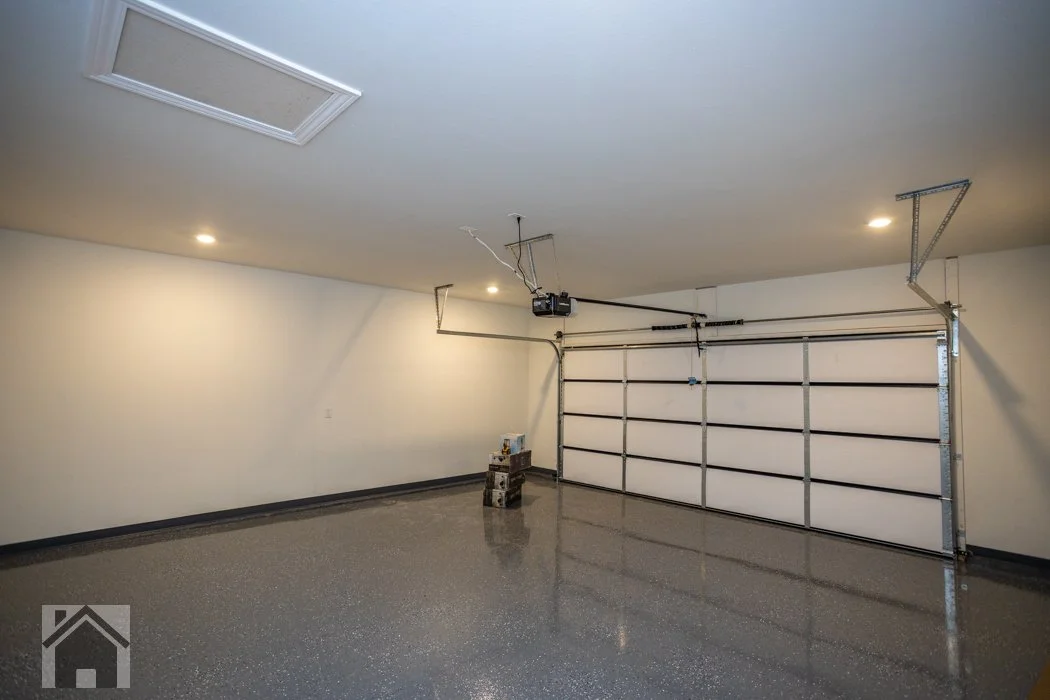 Garage 1.jpg