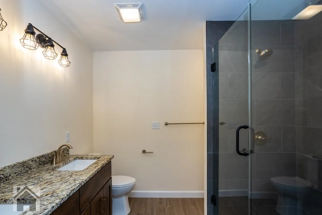 Master Bathroom 1.jpg