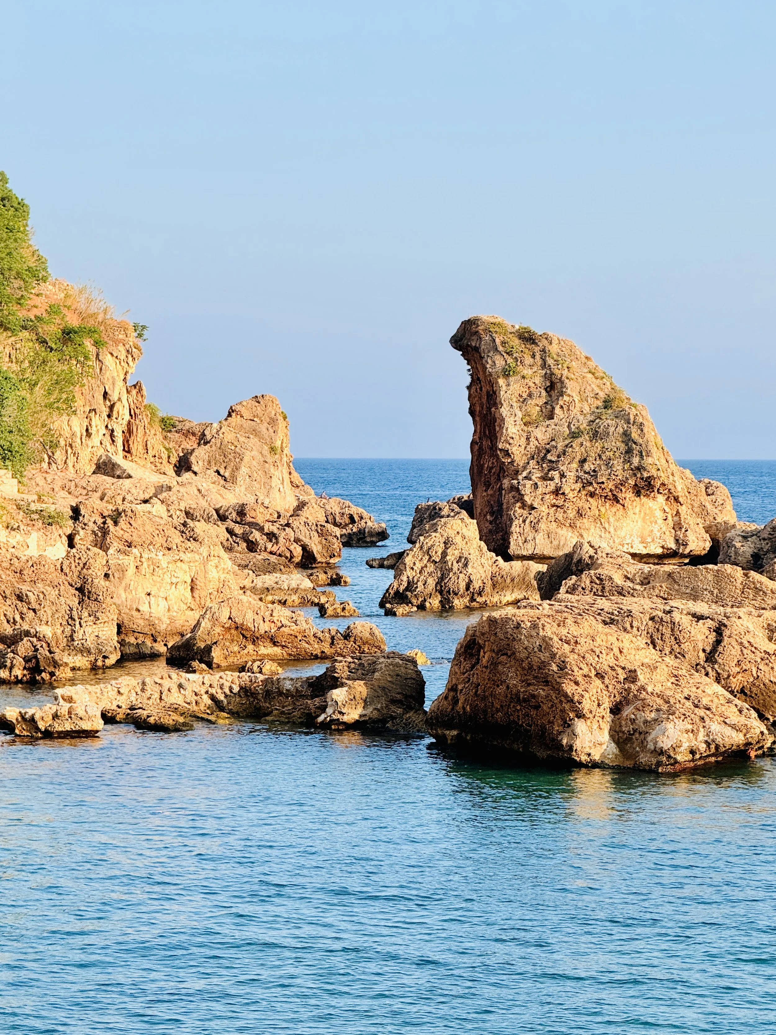 Luxury coastal landscape in Türkiye with Mediterranean cliffs and sea
