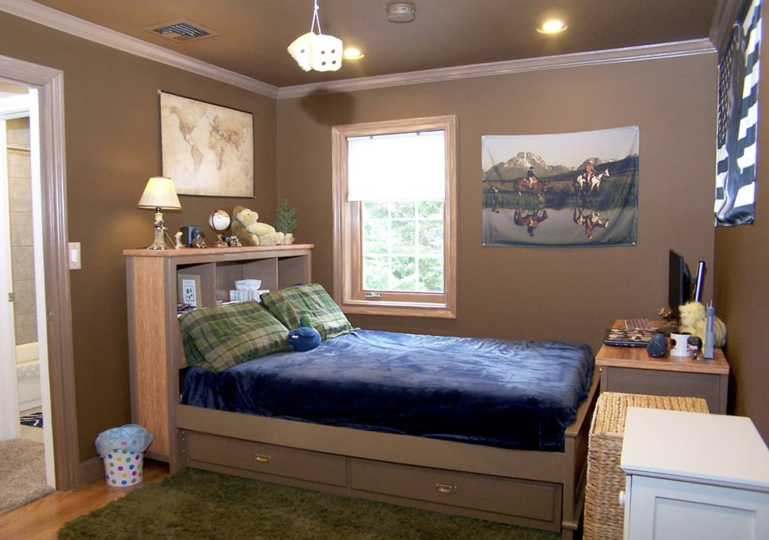 bedroom with nice window 283 Elizabeth Ave, Holbrook, NY