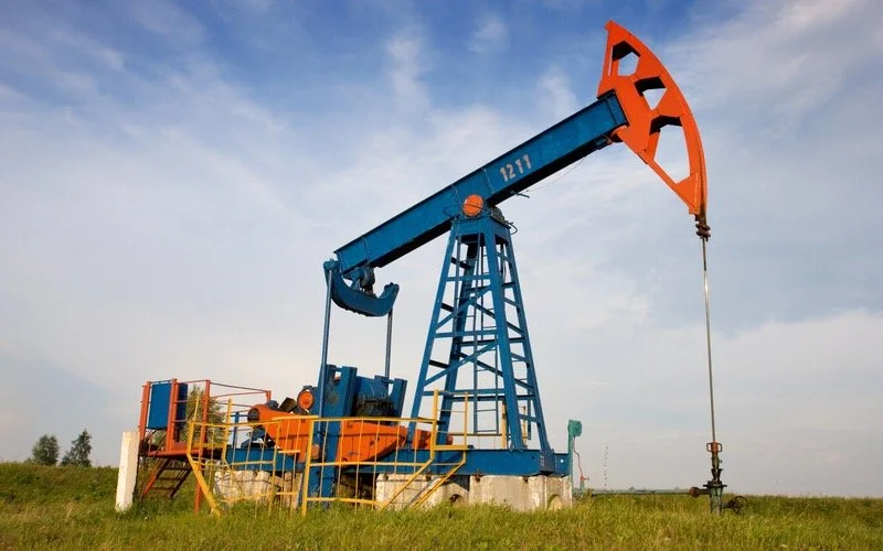 Blue and orange oil jack