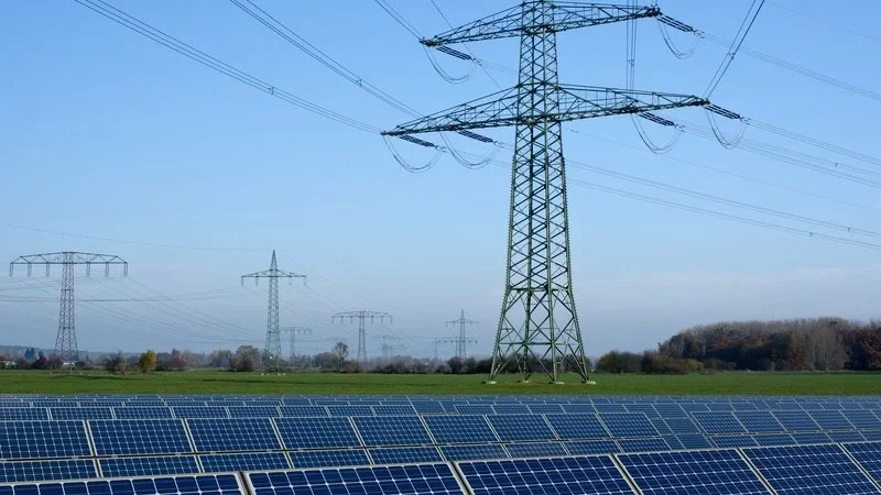 Community Solar vs. Utility-Scale Solar Projects