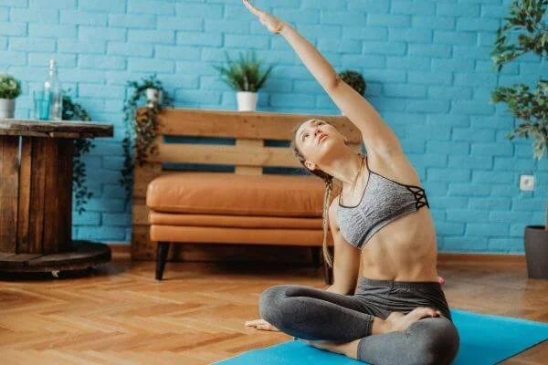 yoga student in seated side bend for yoga anatomy school biomechanics training