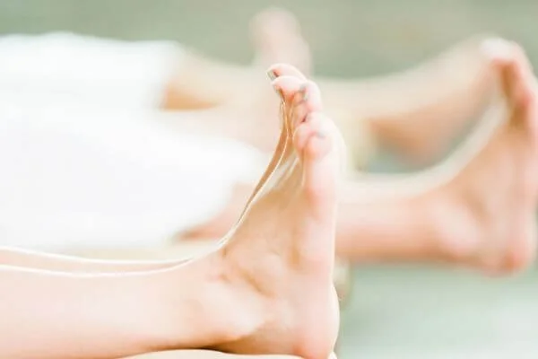 Flexed Feet in Yoga To Activate Muscles Around the Knee